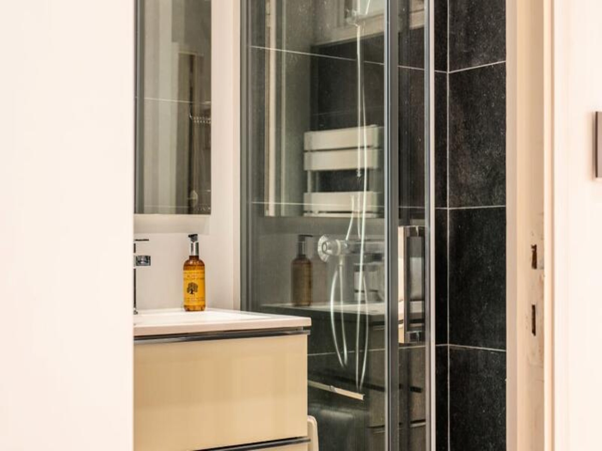 Licht appartement met terras, op 15 minuten lopen van het Palais - foto 15