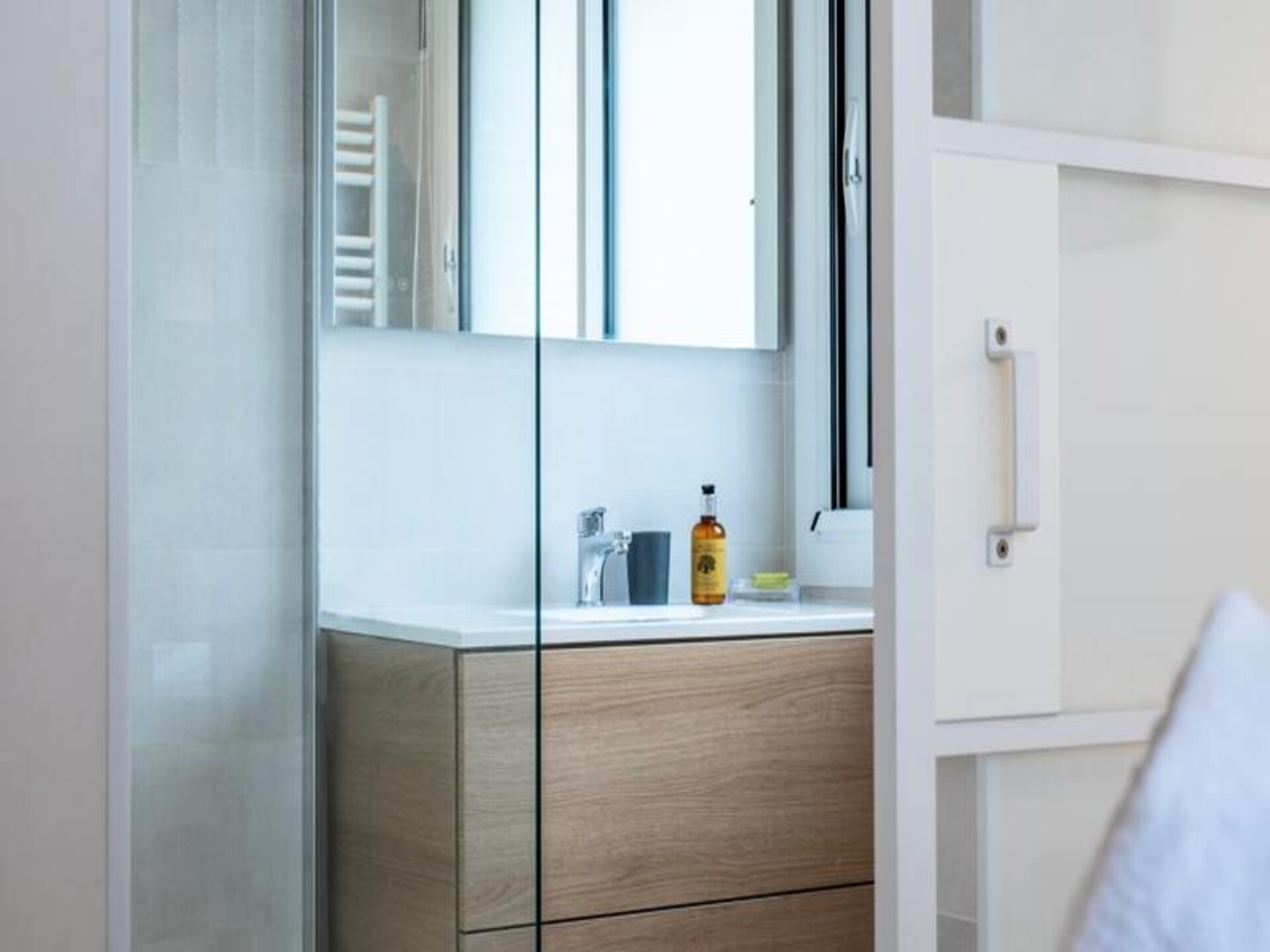 Licht appartement met terras, 8 minuten lopen van centrum Cannes - foto 15