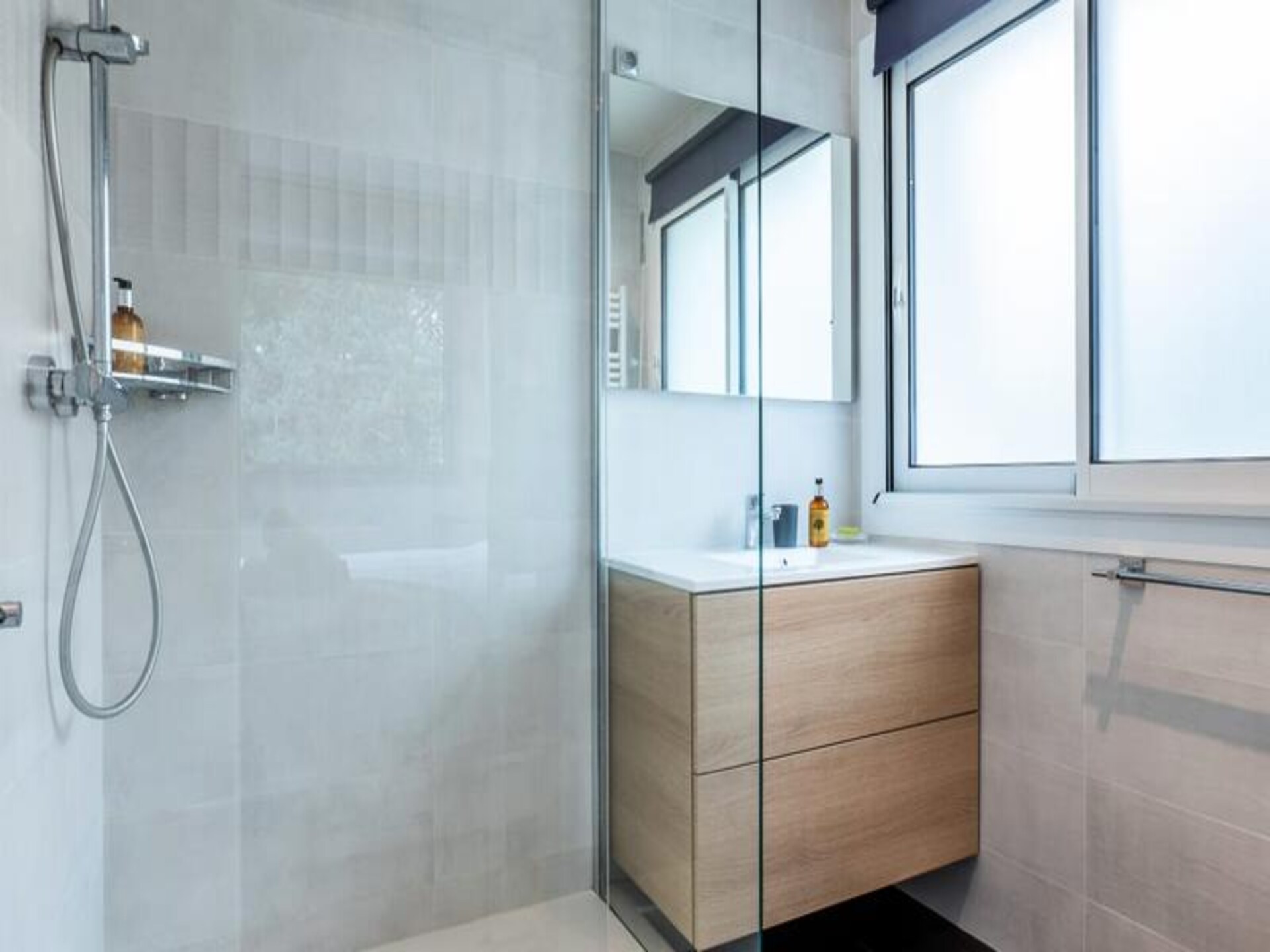 Licht appartement met terras, 8 minuten lopen van centrum Cannes - foto 17