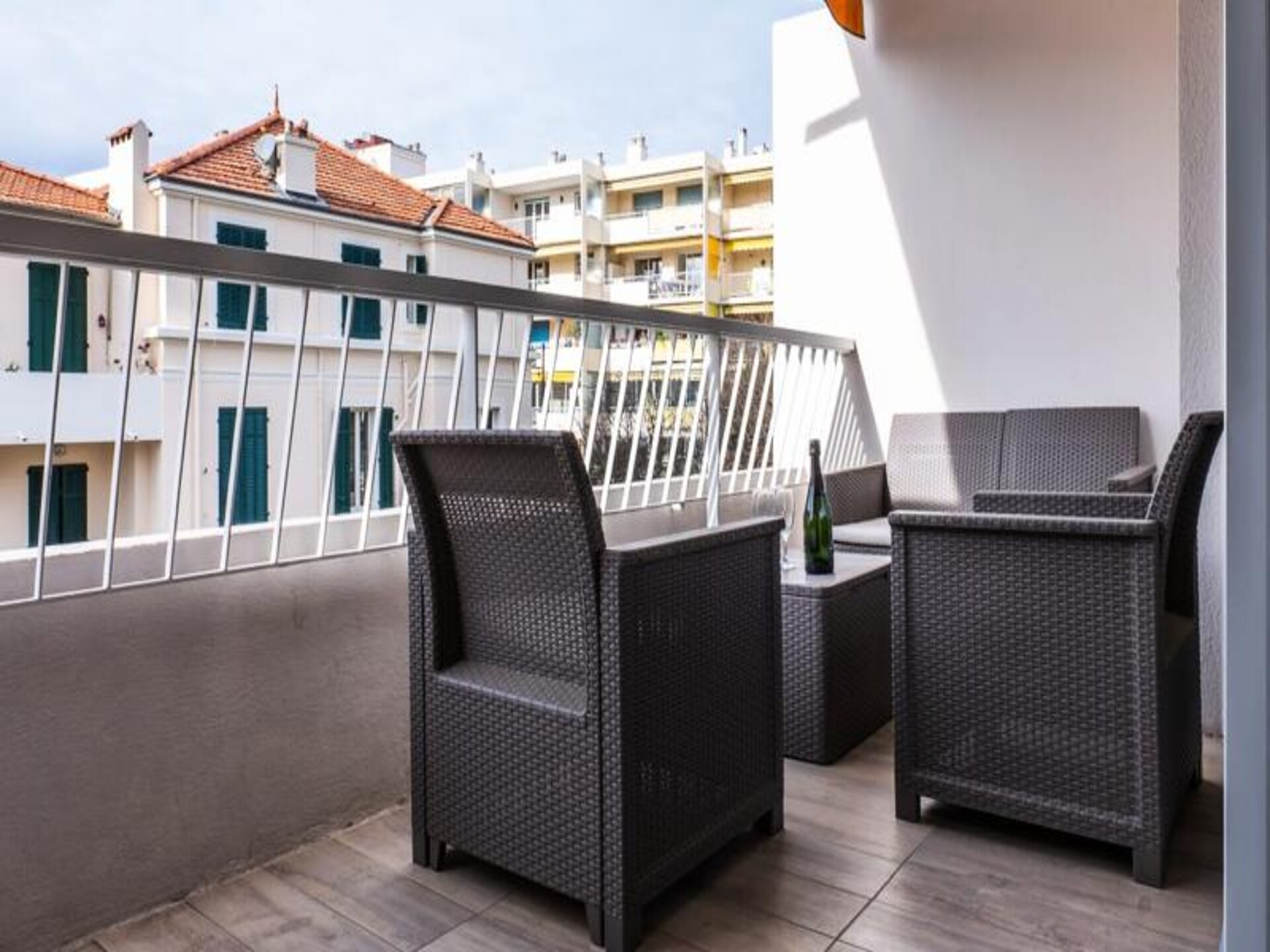 Licht appartement met terras, 8 minuten lopen van centrum Cannes - foto 18