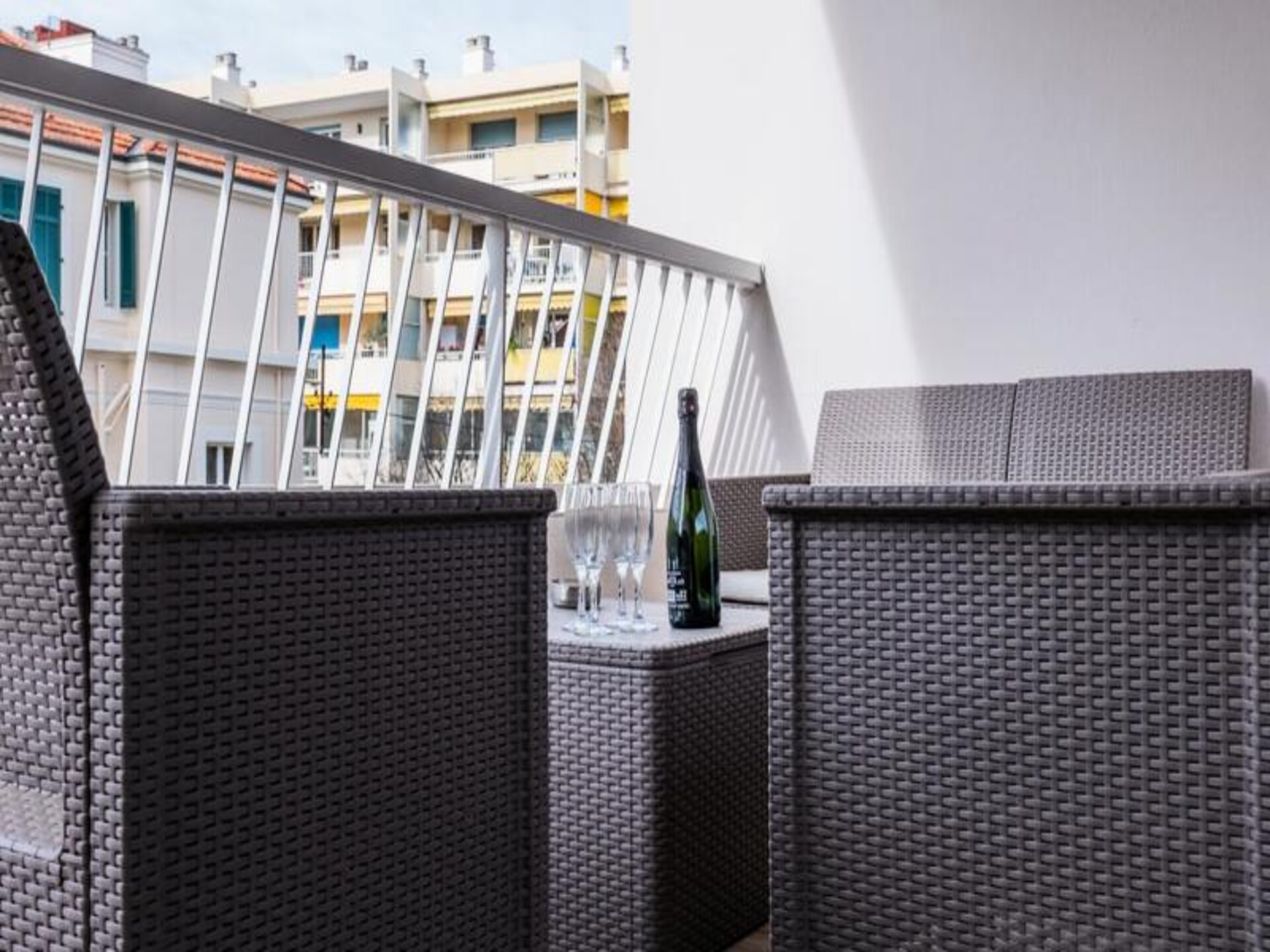 Licht appartement met terras, 8 minuten lopen van centrum Cannes - foto 19