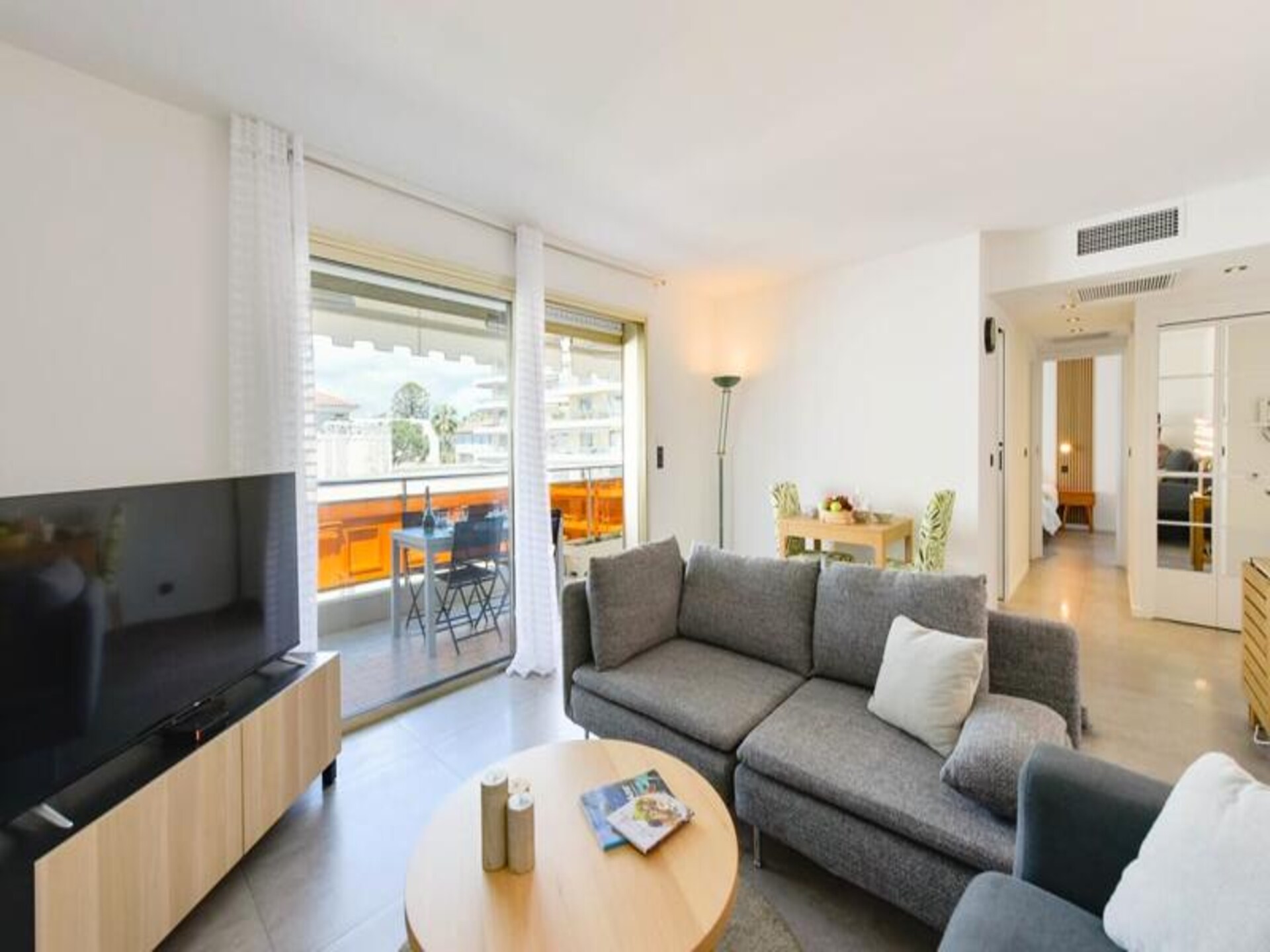 Gerennoveerd 2-kamerappartement met terras op 7 minuten van strand Cannes - foto 1