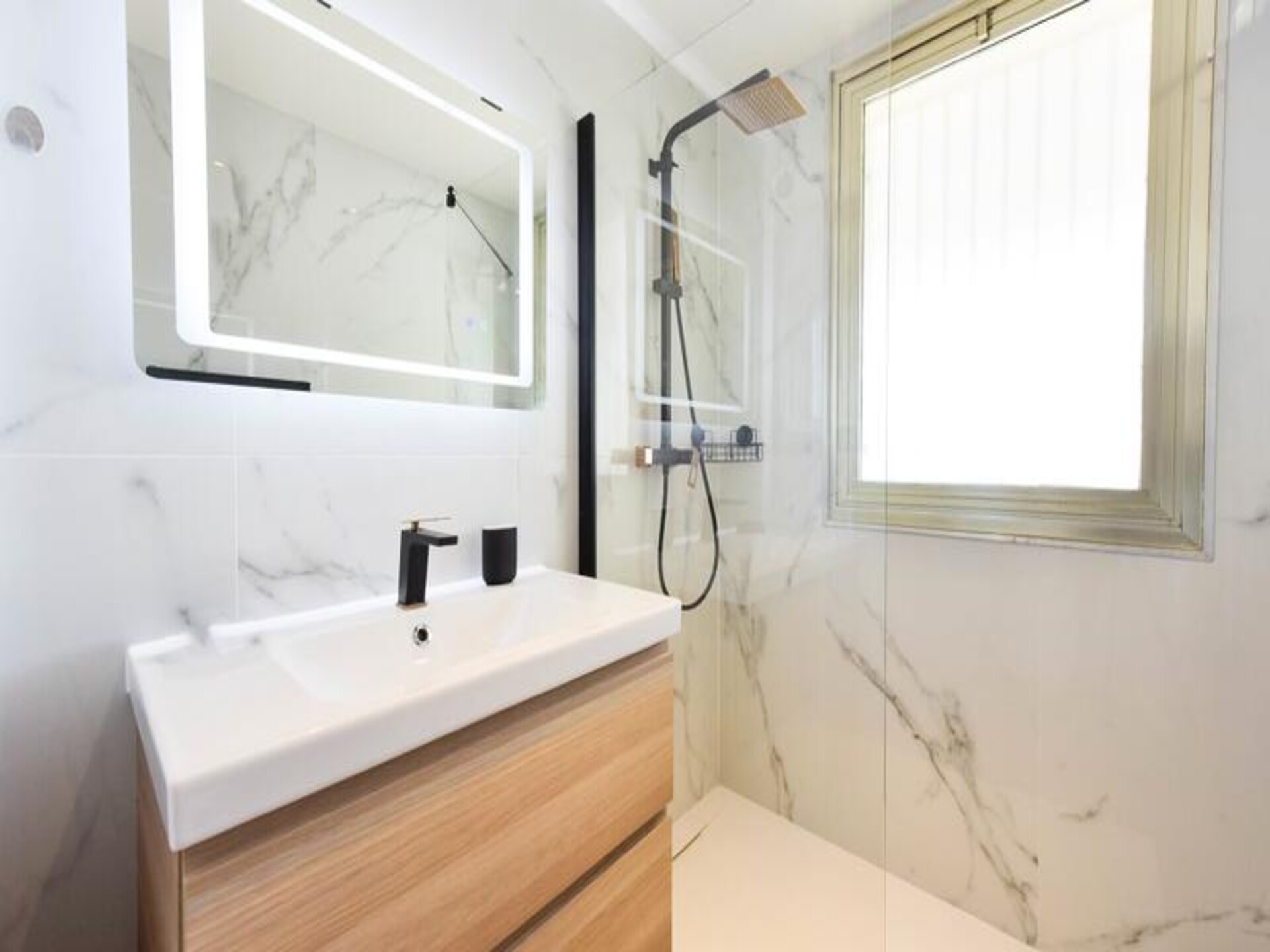 Gerennoveerd 2-kamerappartement met terras op 7 minuten van strand Cannes - foto 16