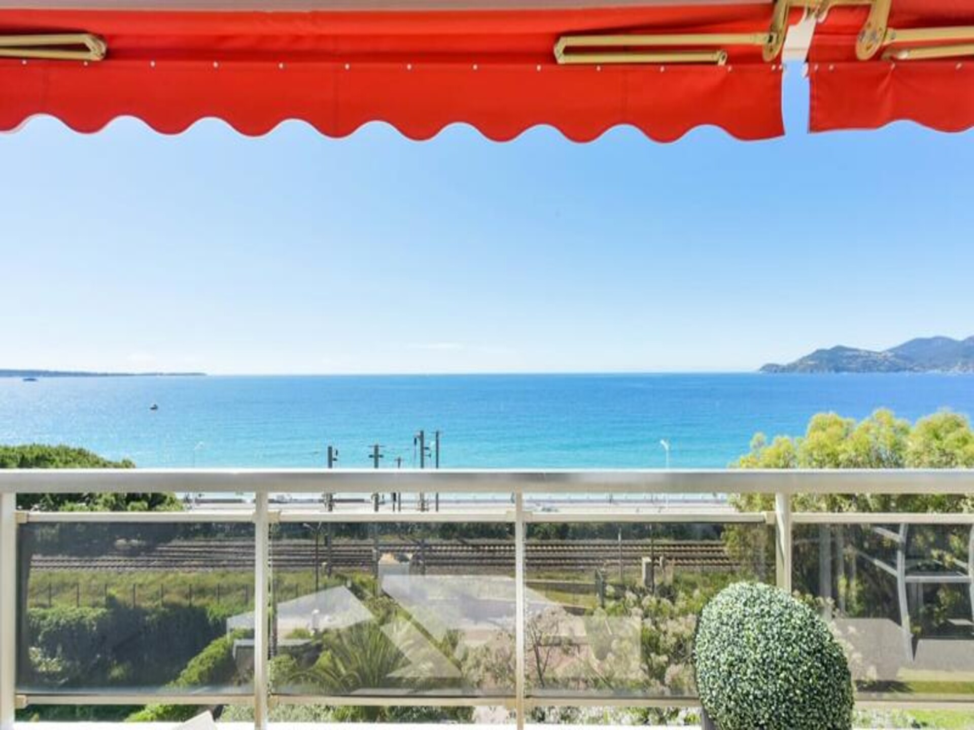 Licht appartement met panoramisch zeezicht in Cannes la Bocca - foto 1