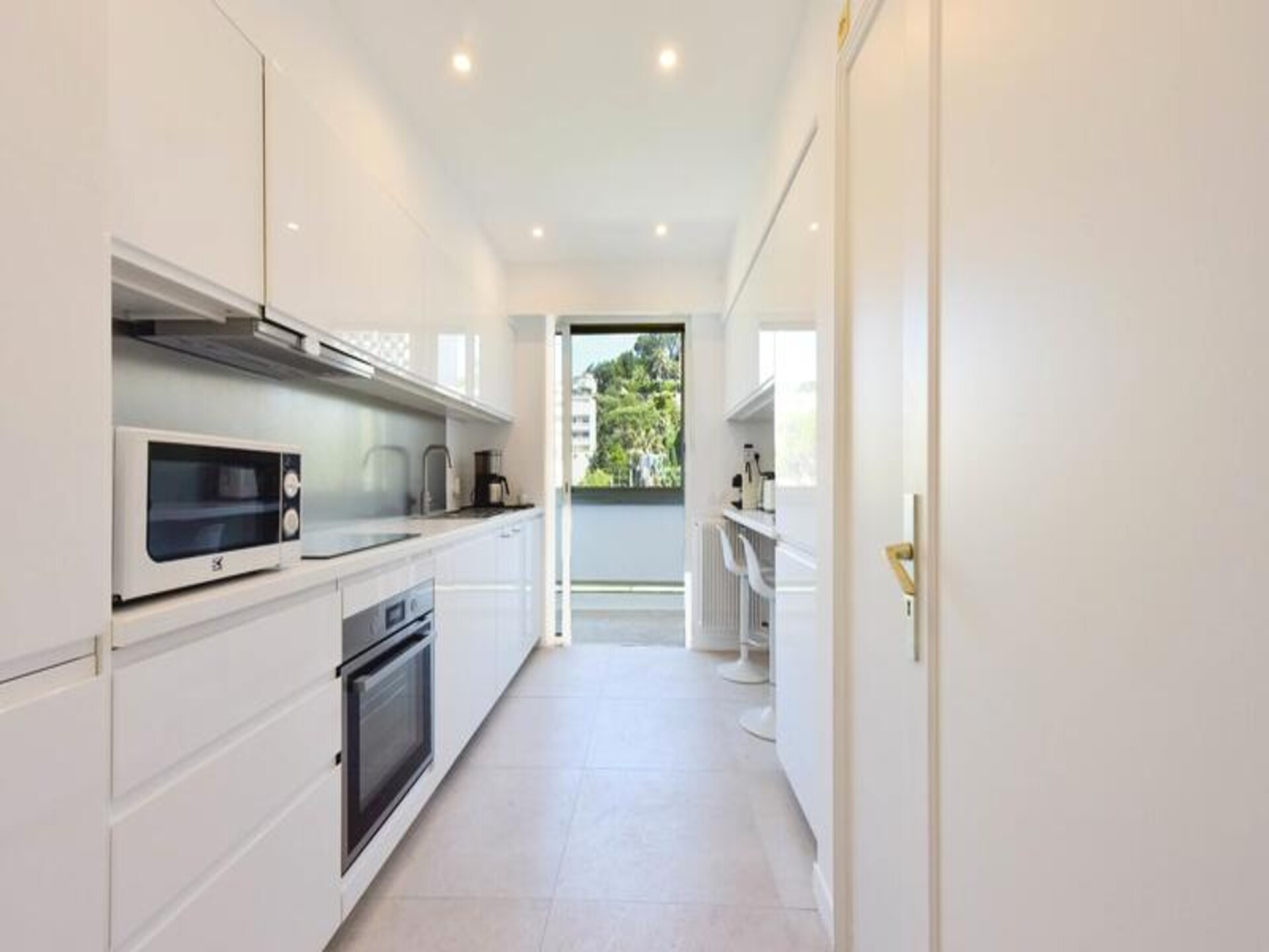 Licht appartement met panoramisch zeezicht in Cannes la Bocca - foto 4