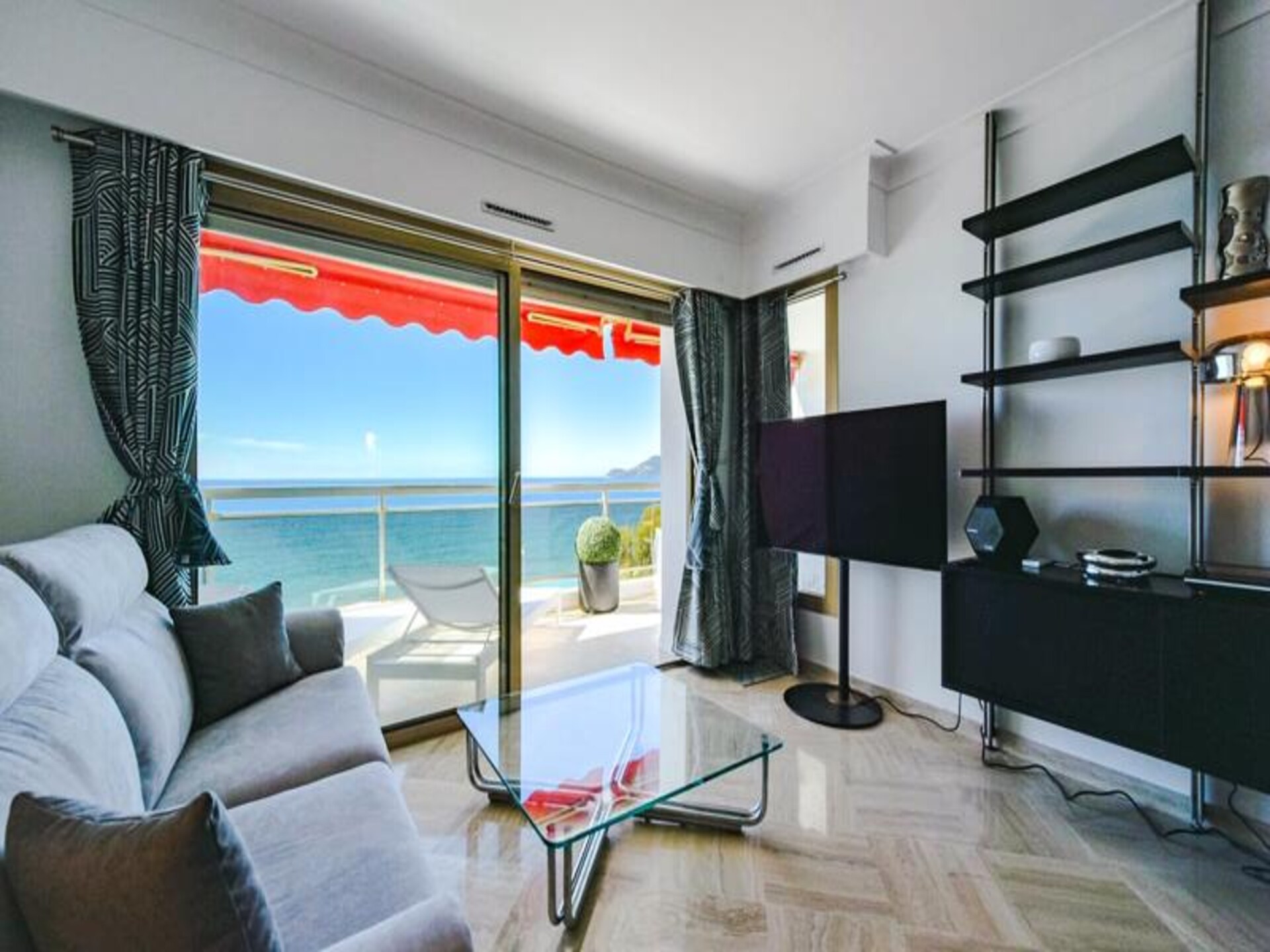 Licht appartement met panoramisch zeezicht in Cannes la Bocca - foto 5
