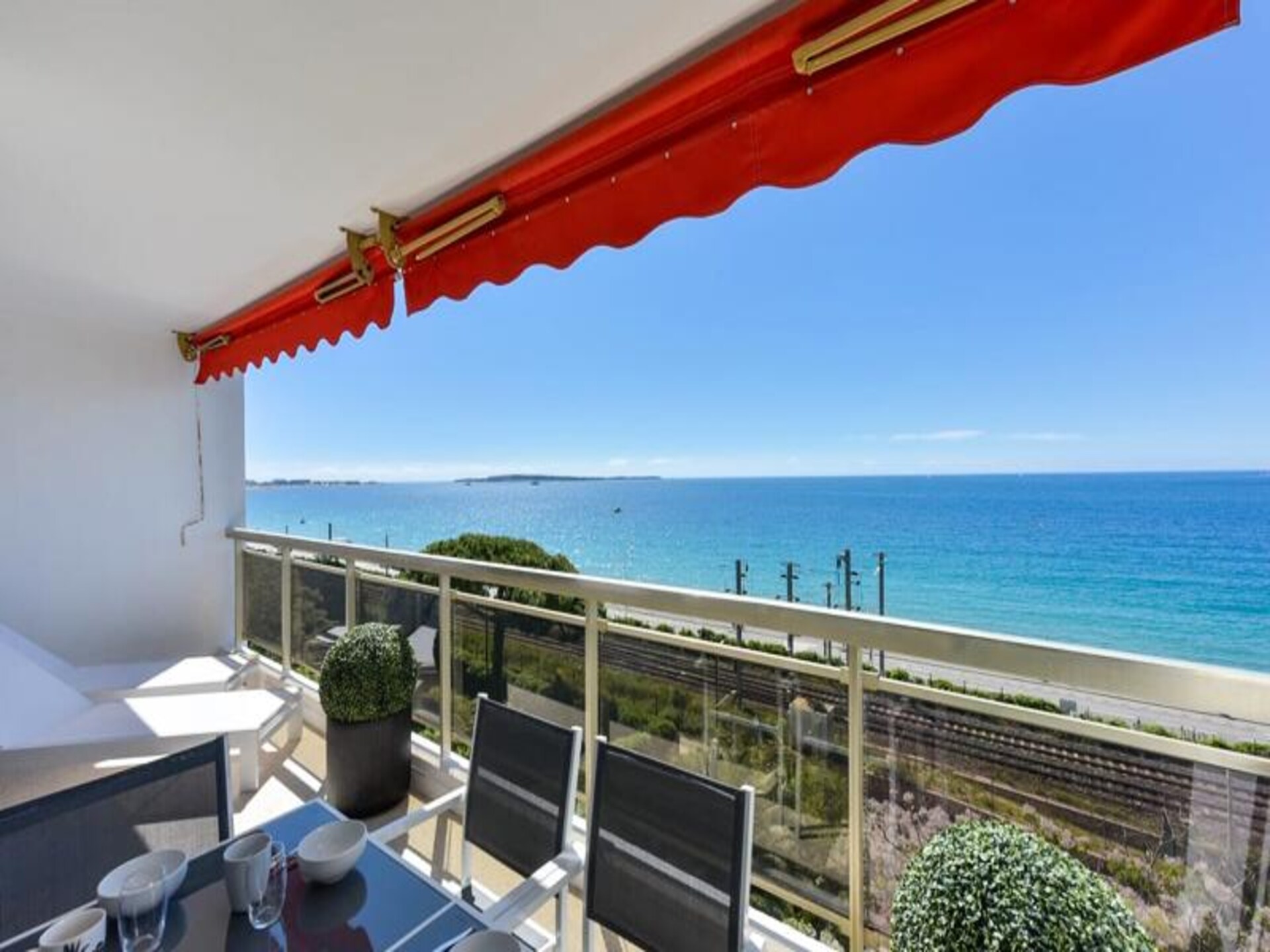 Licht appartement met panoramisch zeezicht in Cannes la Bocca - foto 6