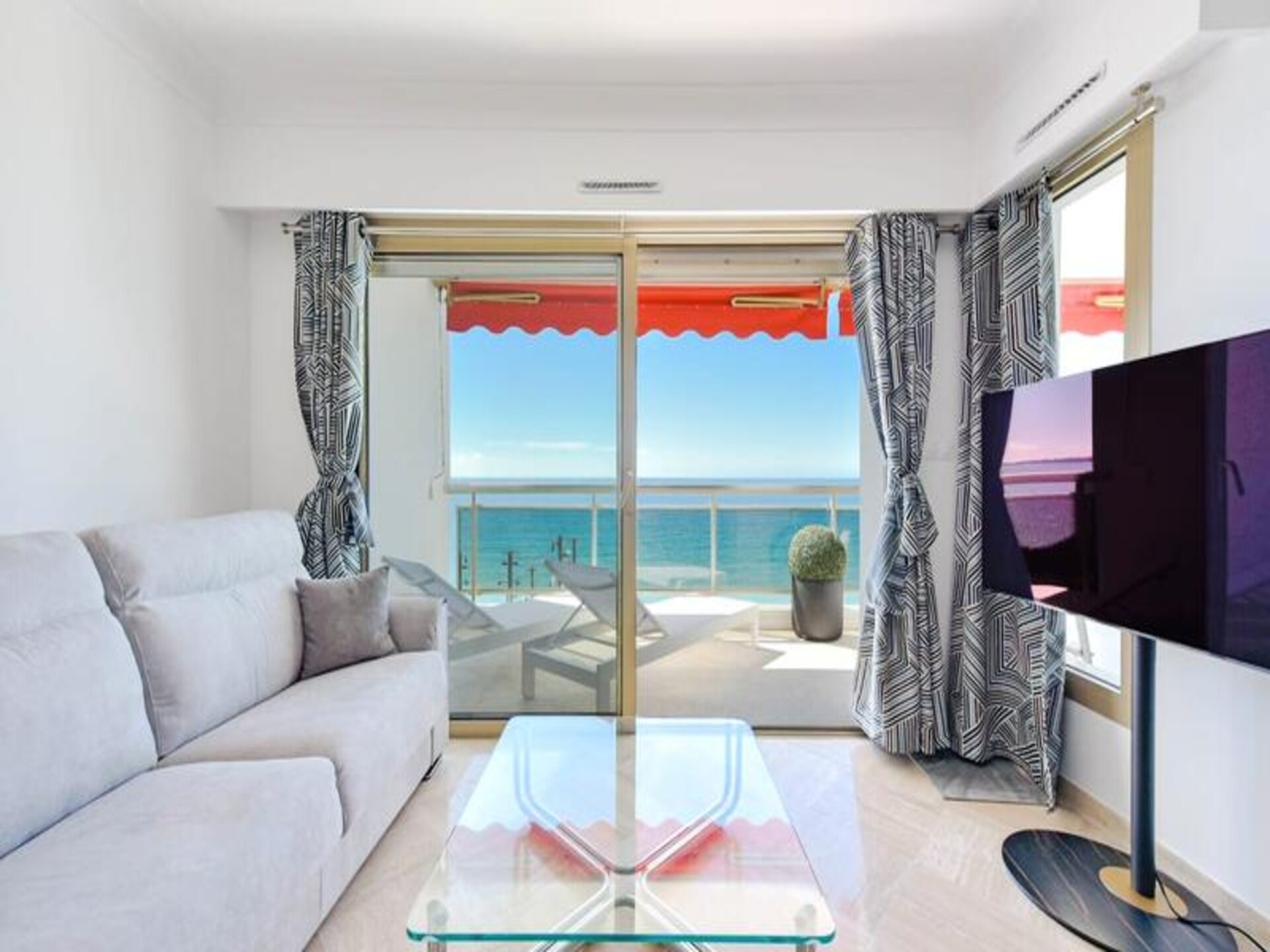 Licht appartement met panoramisch zeezicht in Cannes la Bocca - foto 8