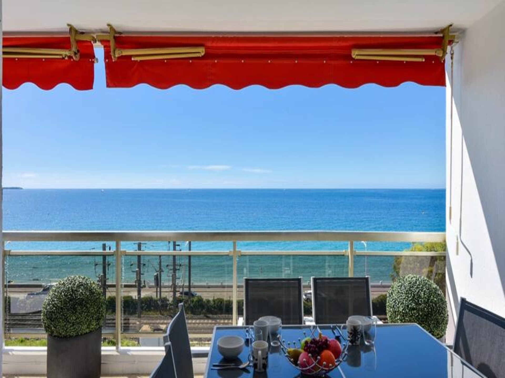 Licht appartement met panoramisch zeezicht in Cannes la Bocca - foto 9