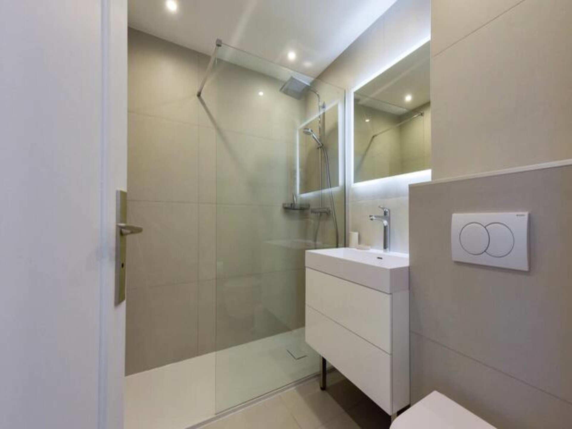 Licht appartement met panoramisch zeezicht in Cannes la Bocca - foto 16