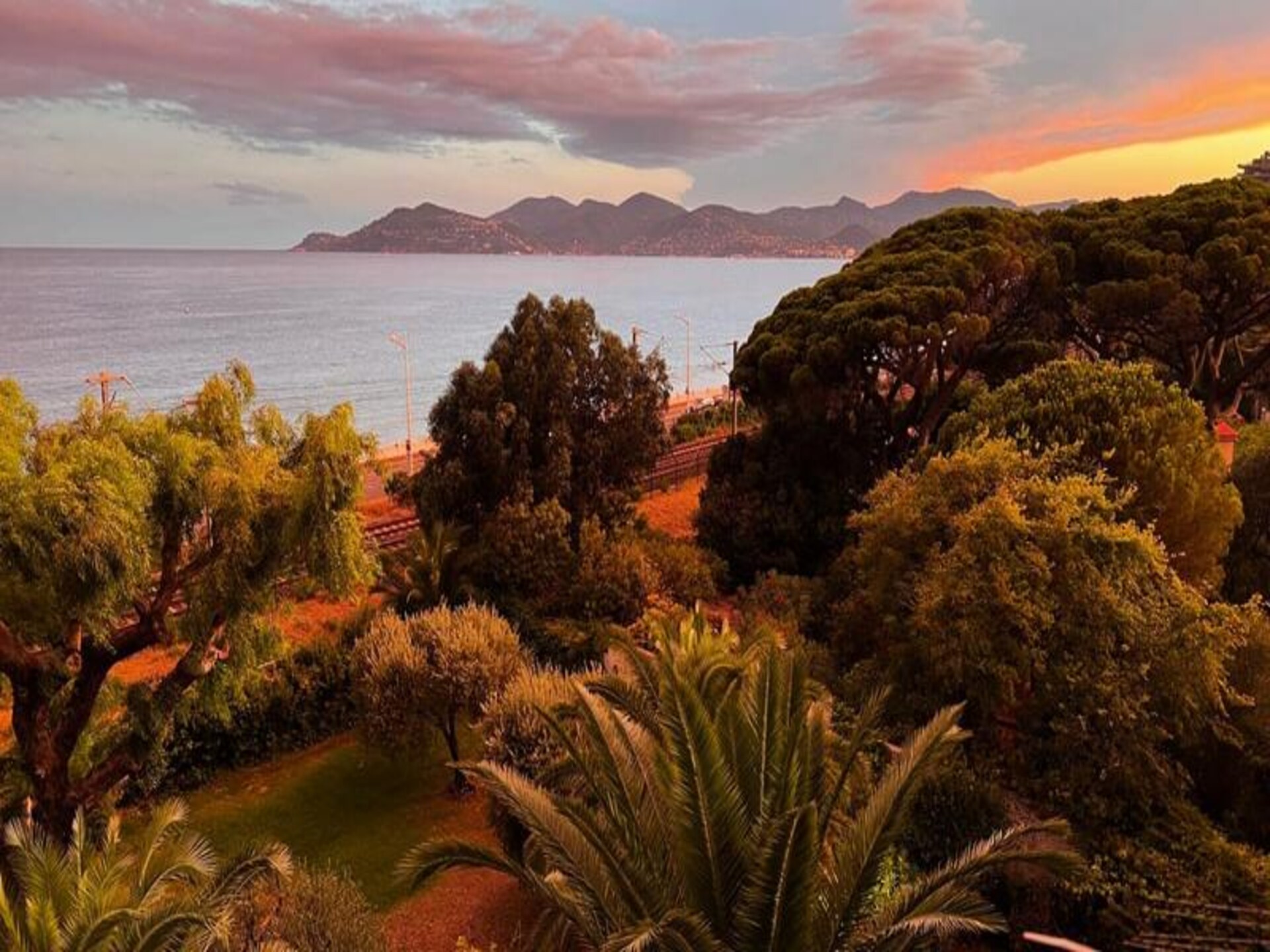 Licht appartement met panoramisch zeezicht in Cannes la Bocca - foto 29