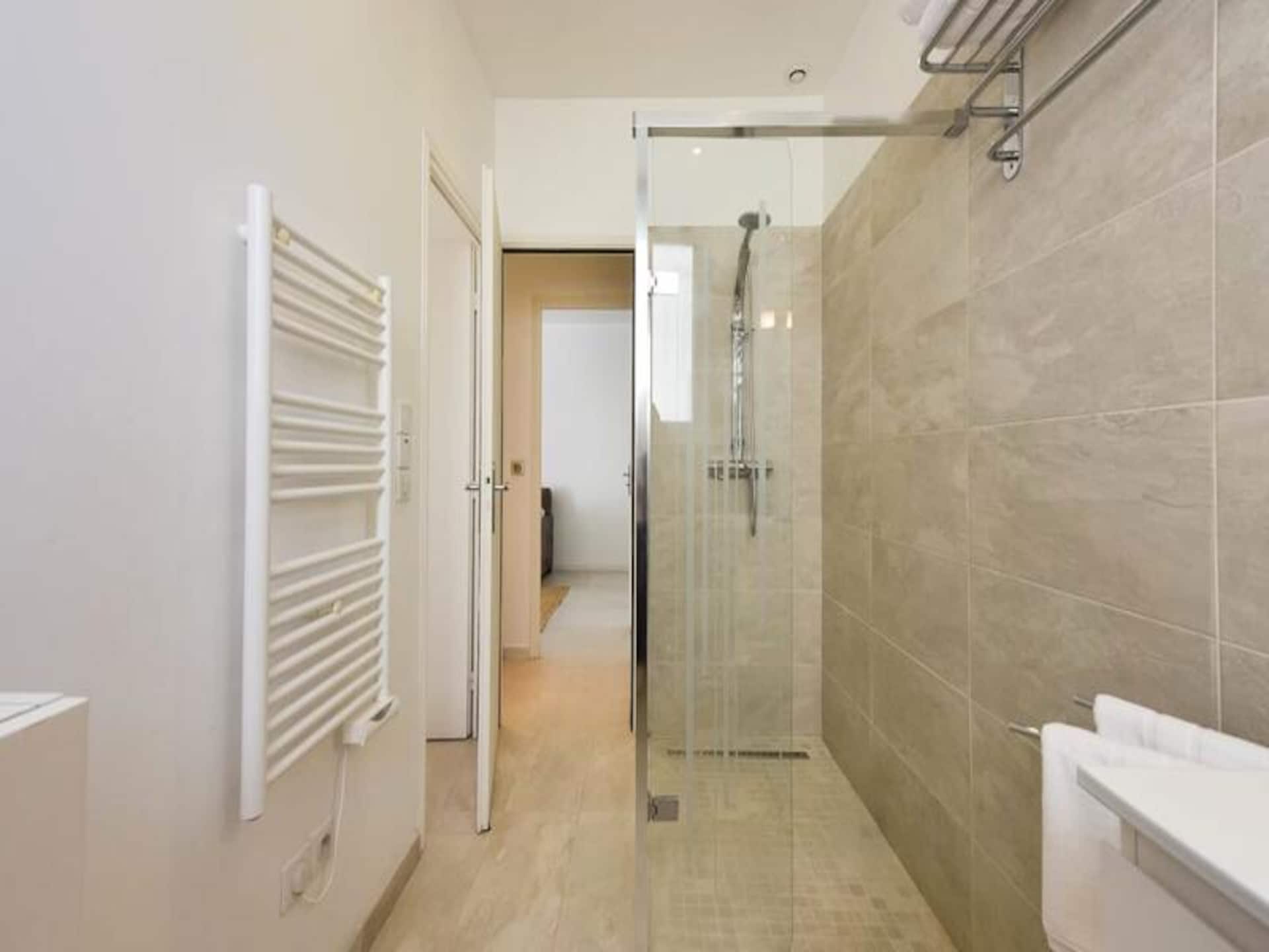 Licht appartement met tuin en garage, op 150 meter van het strand van Cannes - foto 13