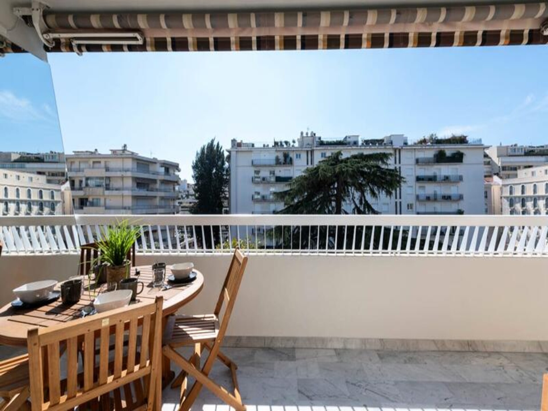 Gerenoveerd Appartement met Zonnig Terras in het Hart van Cannes - foto 2