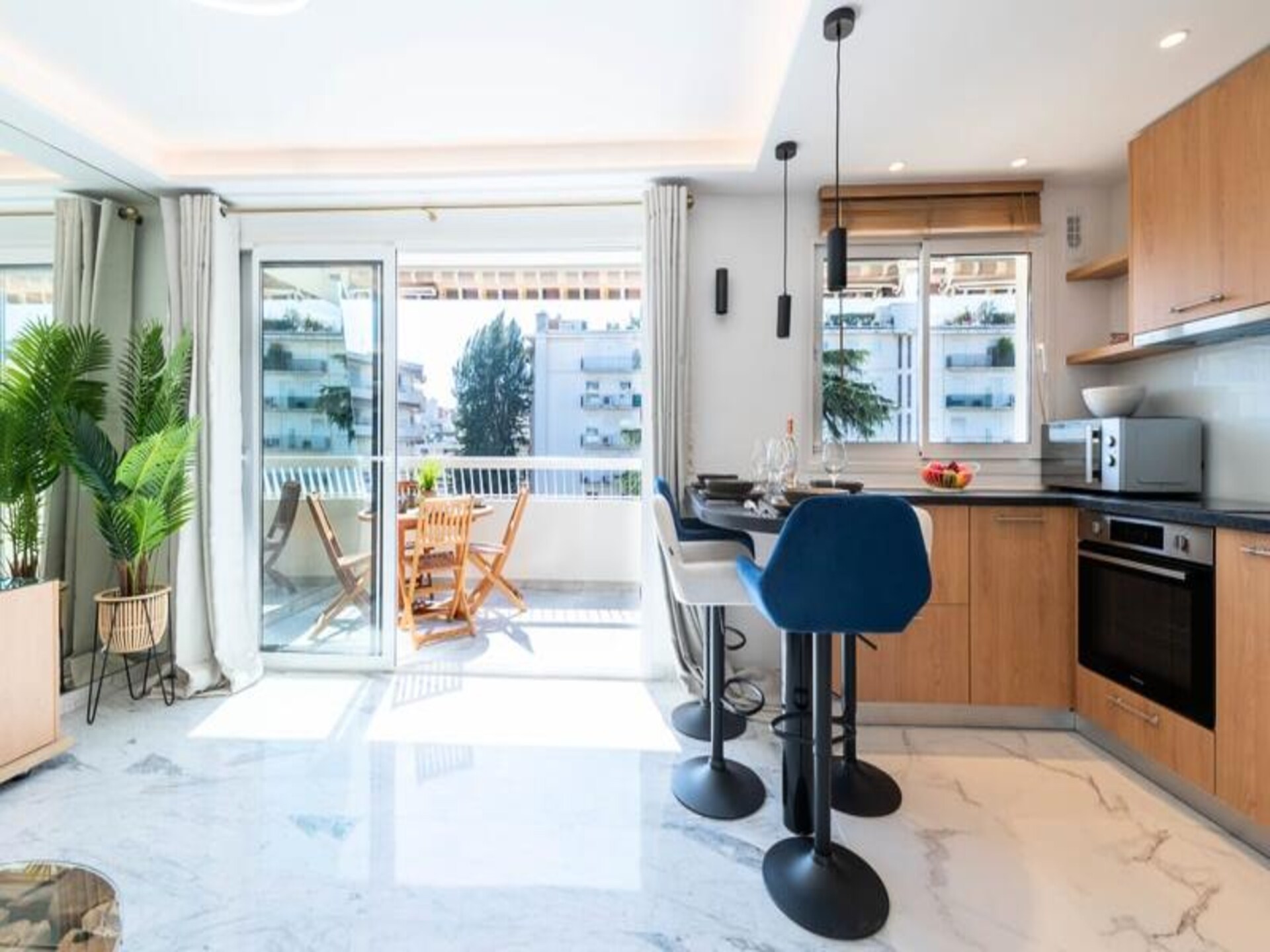 Gerenoveerd Appartement met Zonnig Terras in het Hart van Cannes - foto 4