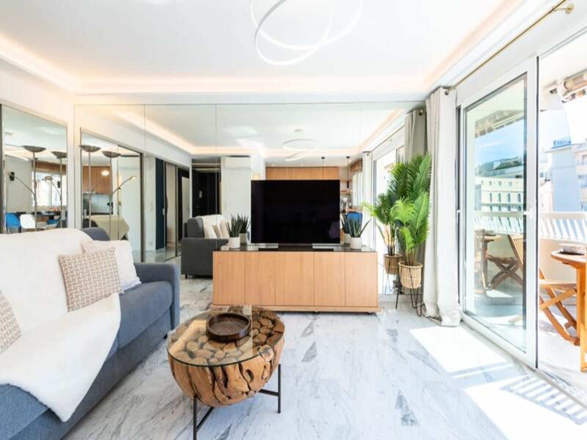Gerenoveerd Appartement met Zonnig Terras in het Hart van Cannes - foto 9