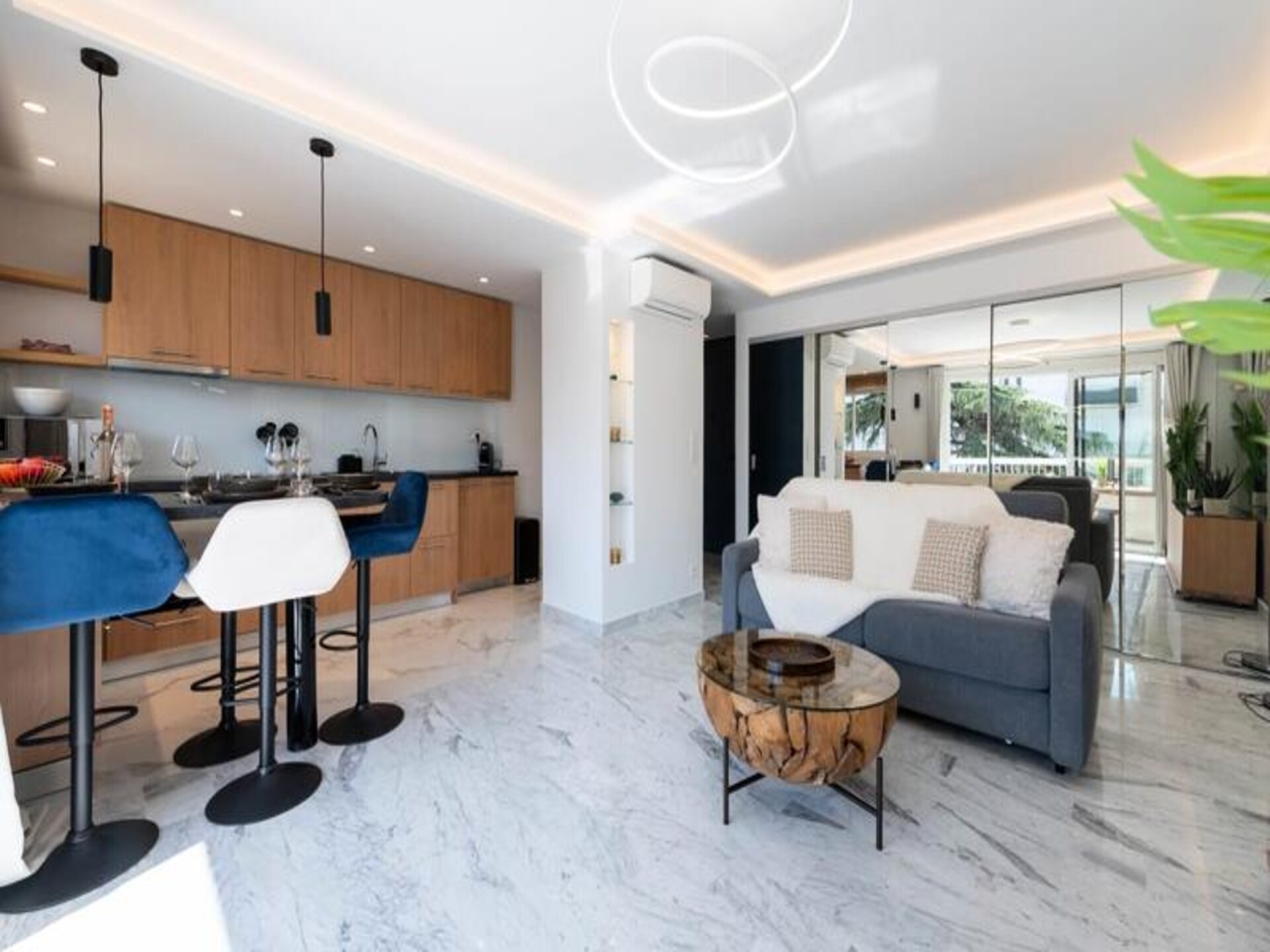 Gerenoveerd Appartement met Zonnig Terras in het Hart van Cannes - foto 11
