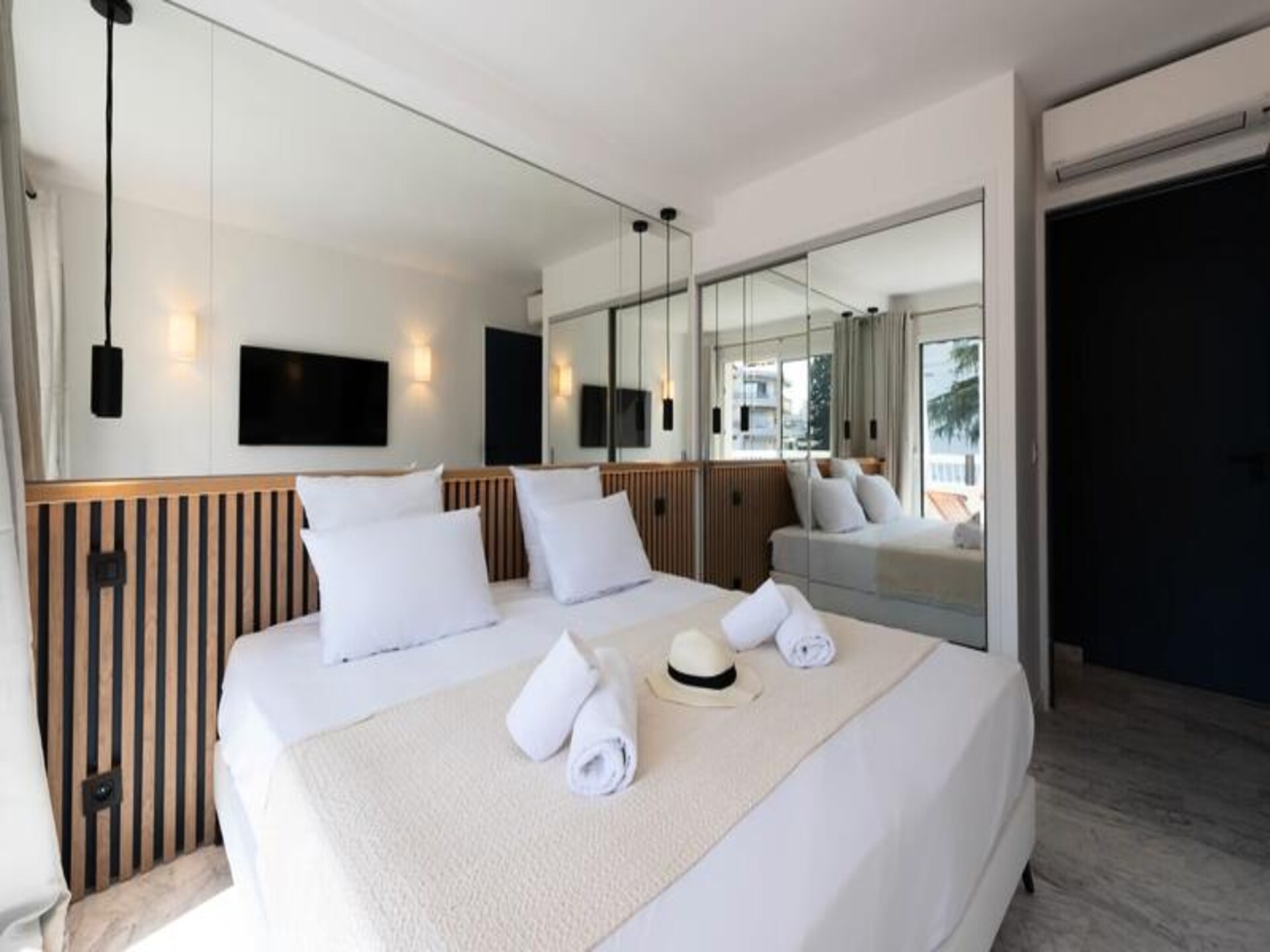 Gerenoveerd Appartement met Zonnig Terras in het Hart van Cannes - foto 18