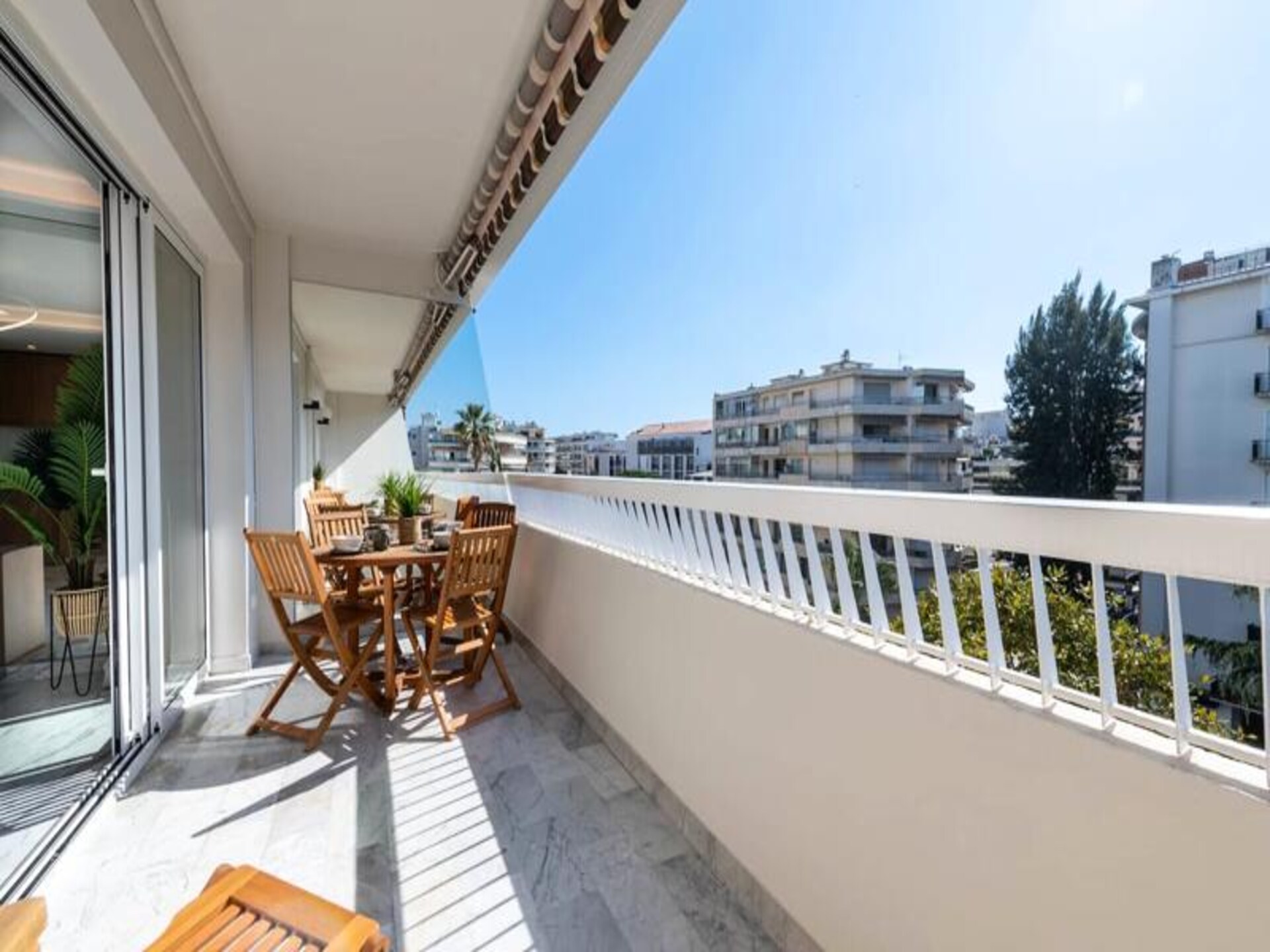 Gerenoveerd Appartement met Zonnig Terras in het Hart van Cannes - foto 20