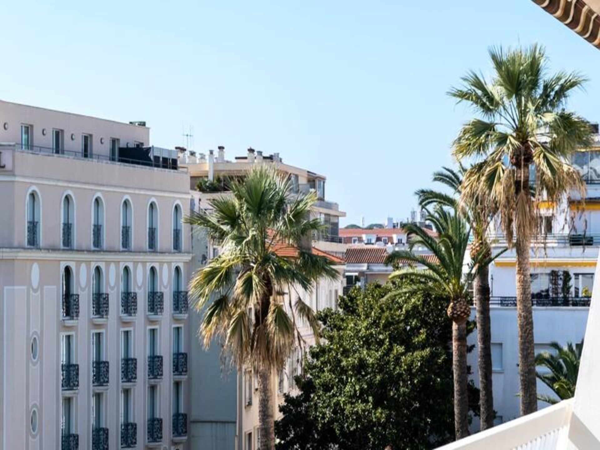 Gerenoveerd Appartement met Zonnig Terras in het Hart van Cannes - foto 22