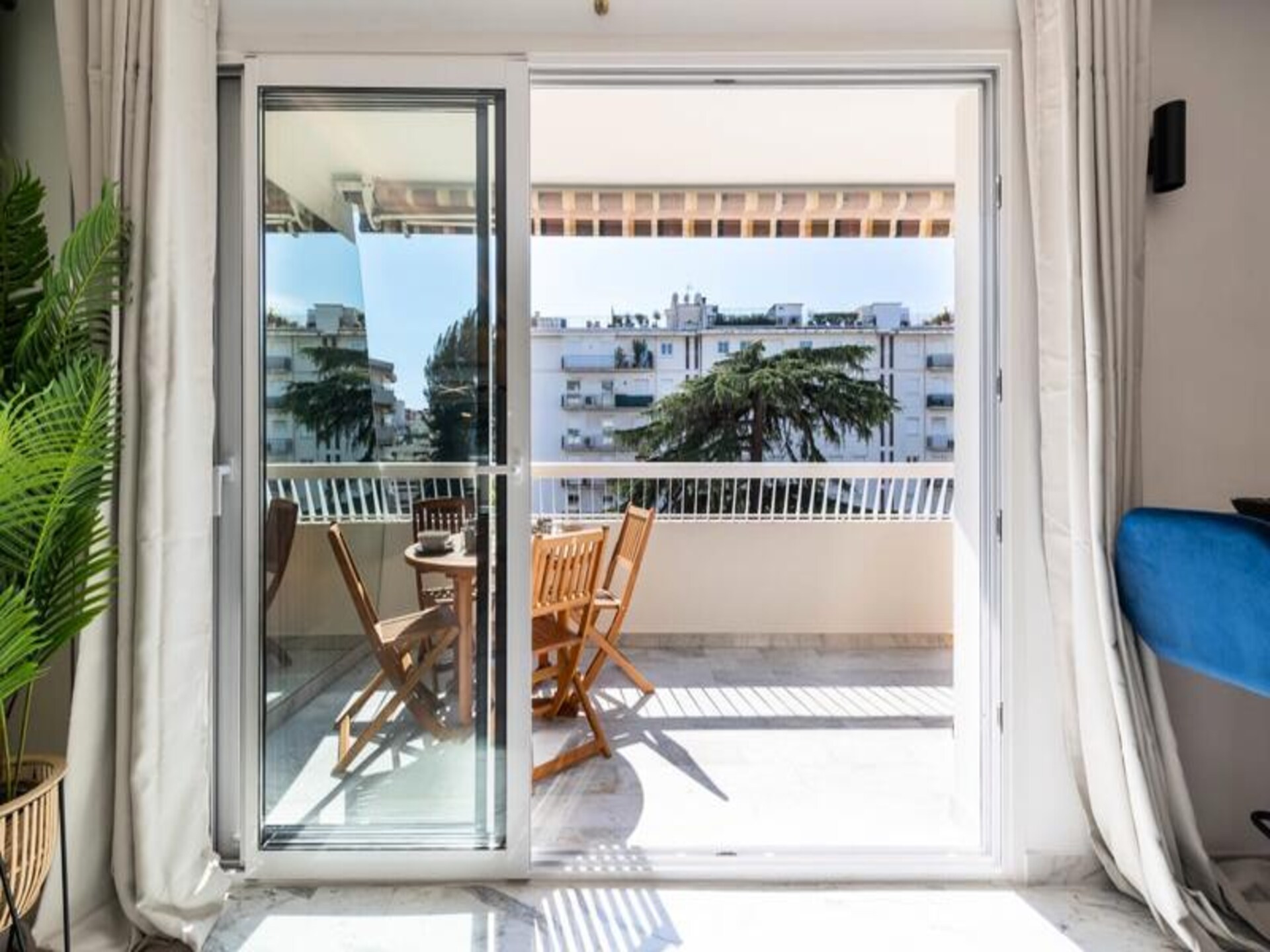 Gerenoveerd Appartement met Zonnig Terras in het Hart van Cannes - foto 27