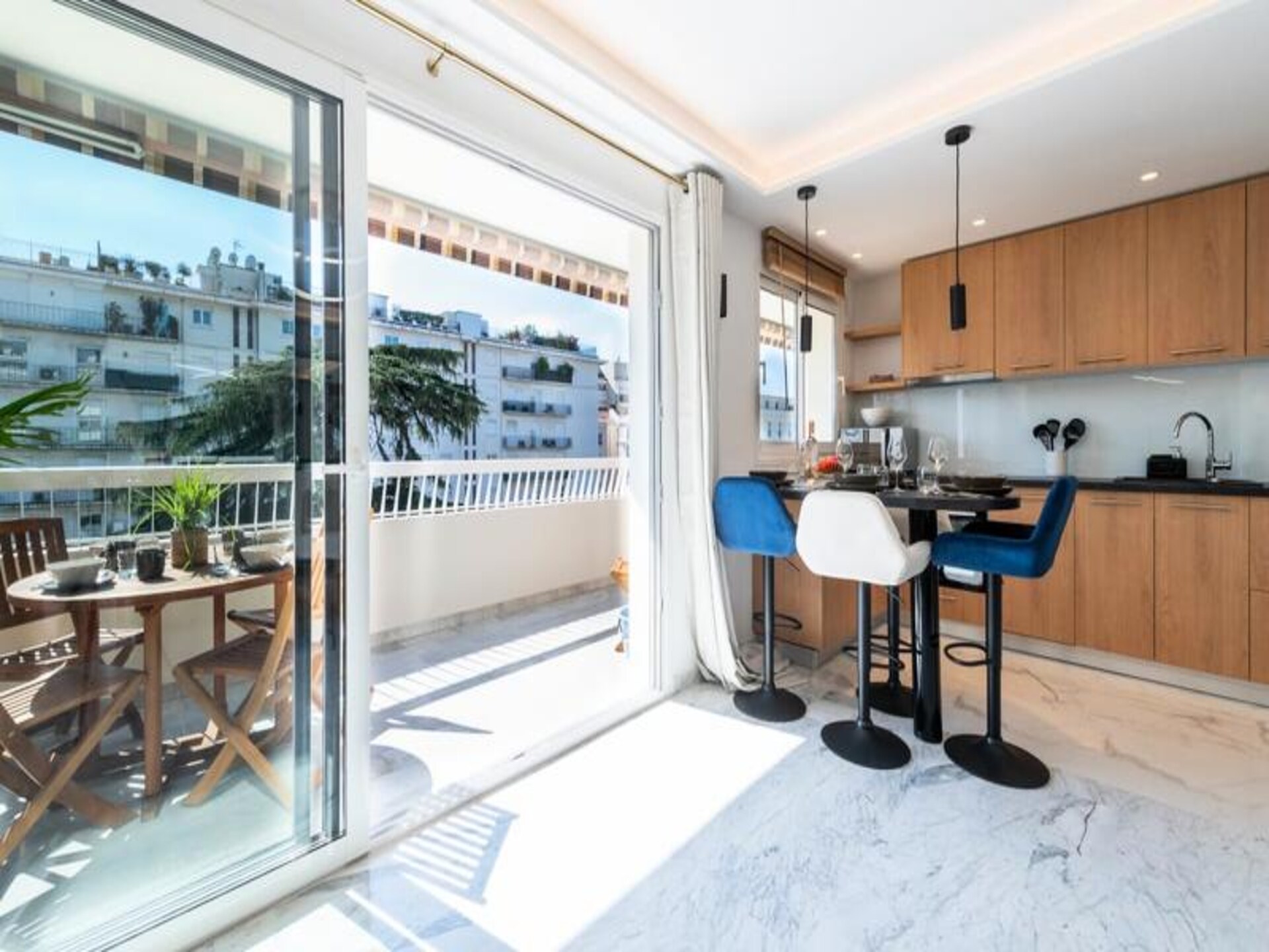 Gerenoveerd Appartement met Zonnig Terras in het Hart van Cannes - foto 29