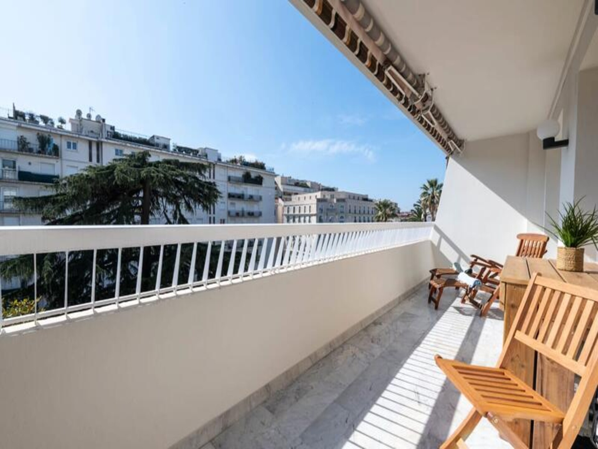 Gerenoveerd Appartement met Zonnig Terras in het Hart van Cannes - foto 30