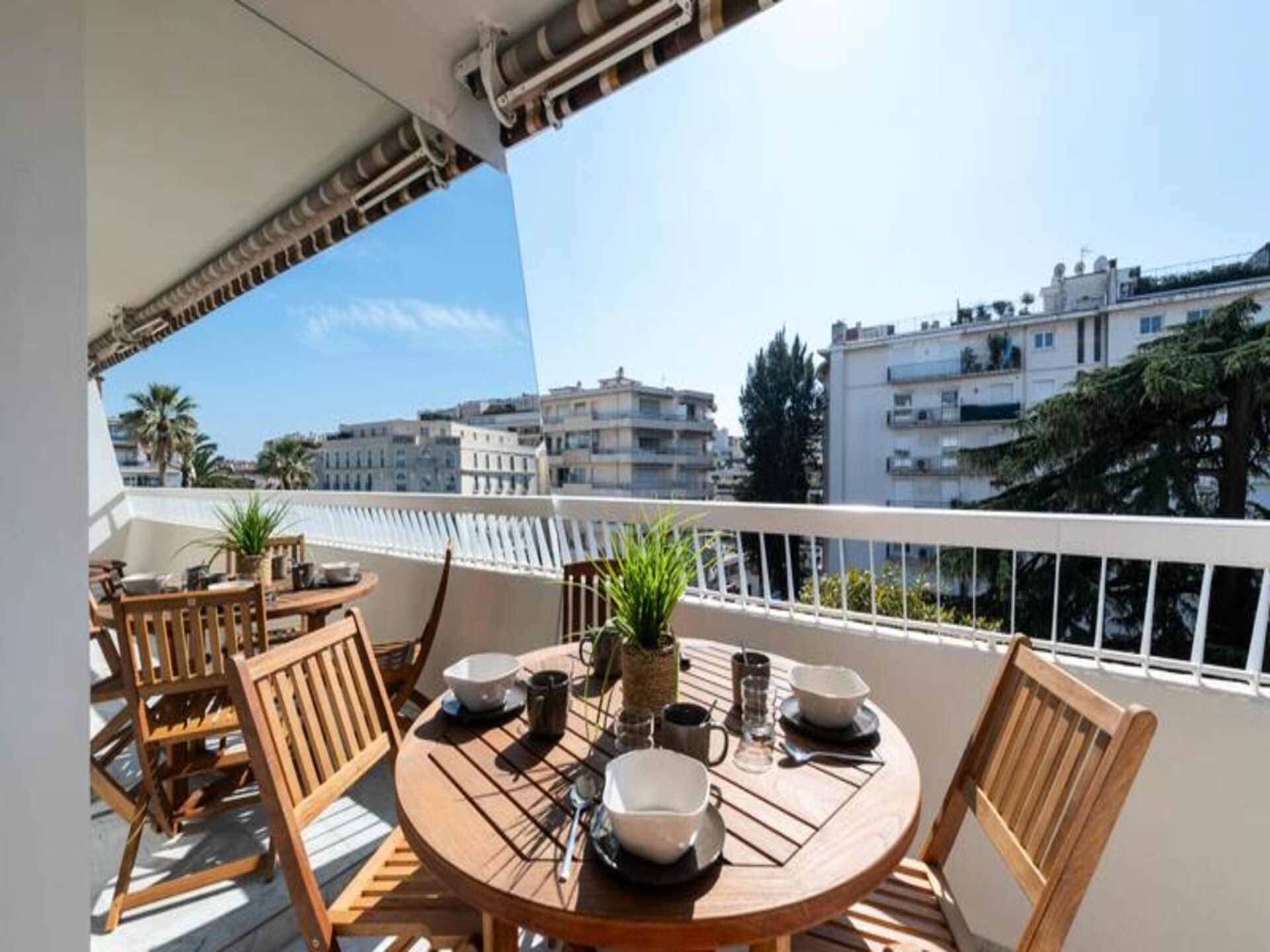 Gerenoveerd Appartement met Zonnig Terras in het Hart van Cannes - foto 31