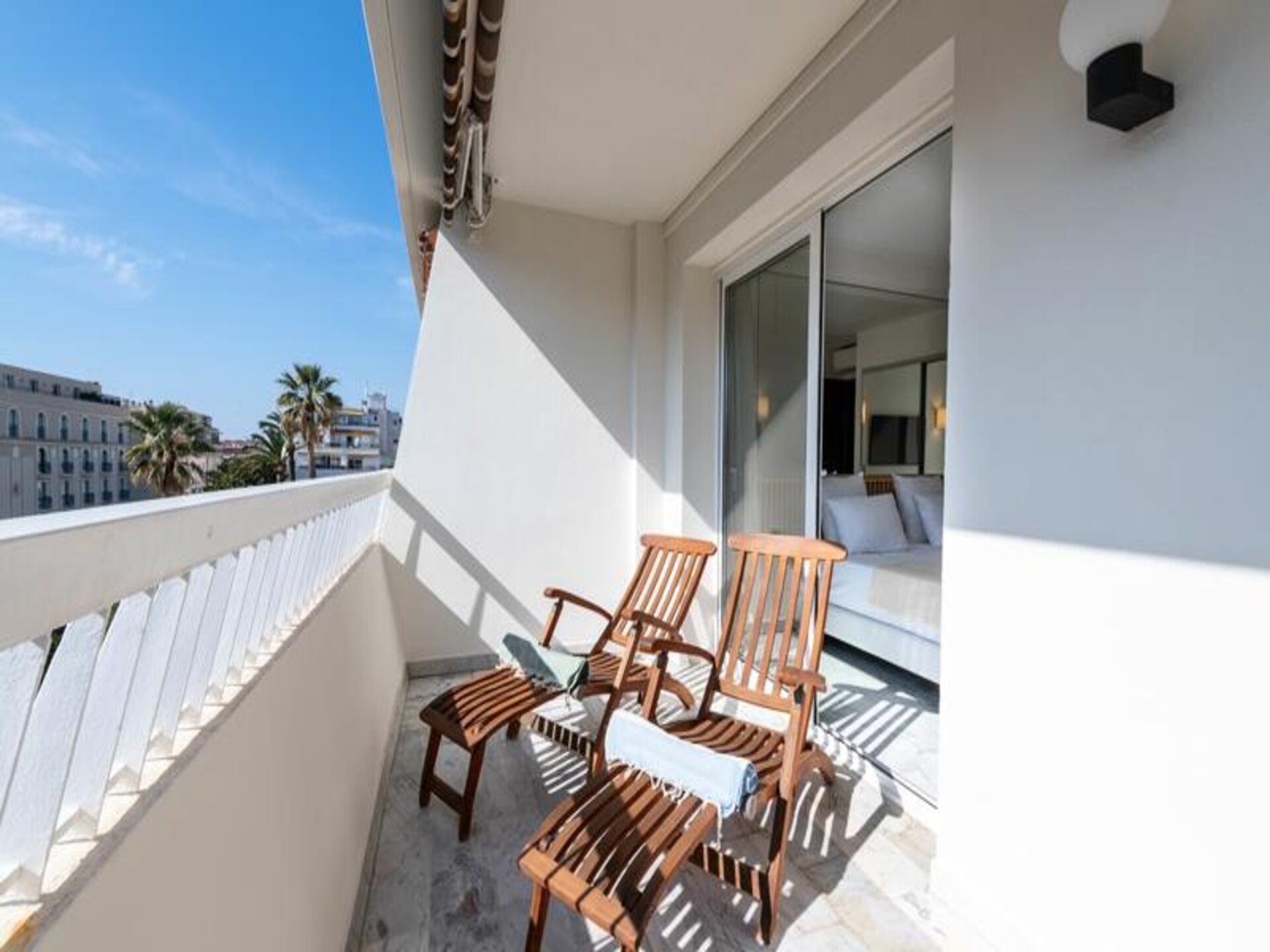 Gerenoveerd Appartement met Zonnig Terras in het Hart van Cannes - foto 32