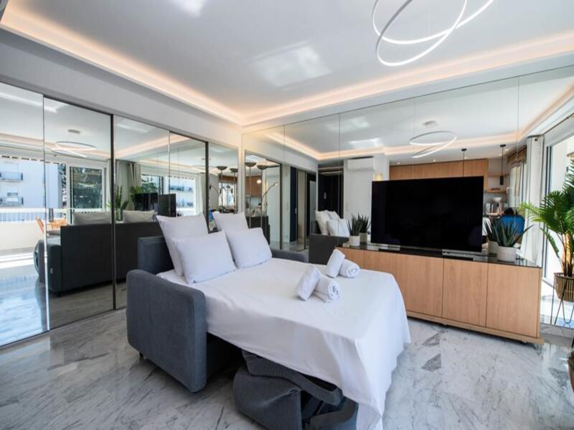 Gerenoveerd Appartement met Zonnig Terras in het Hart van Cannes - foto 34