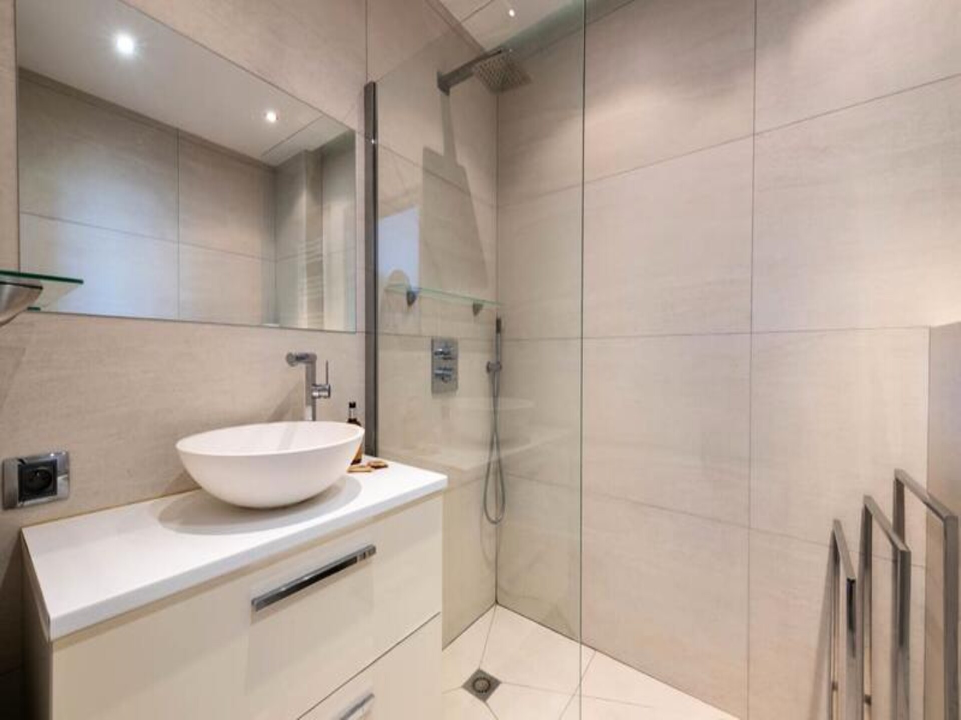 Elegant appartement met zeezicht, zwembad en privépad naar strand - foto 16