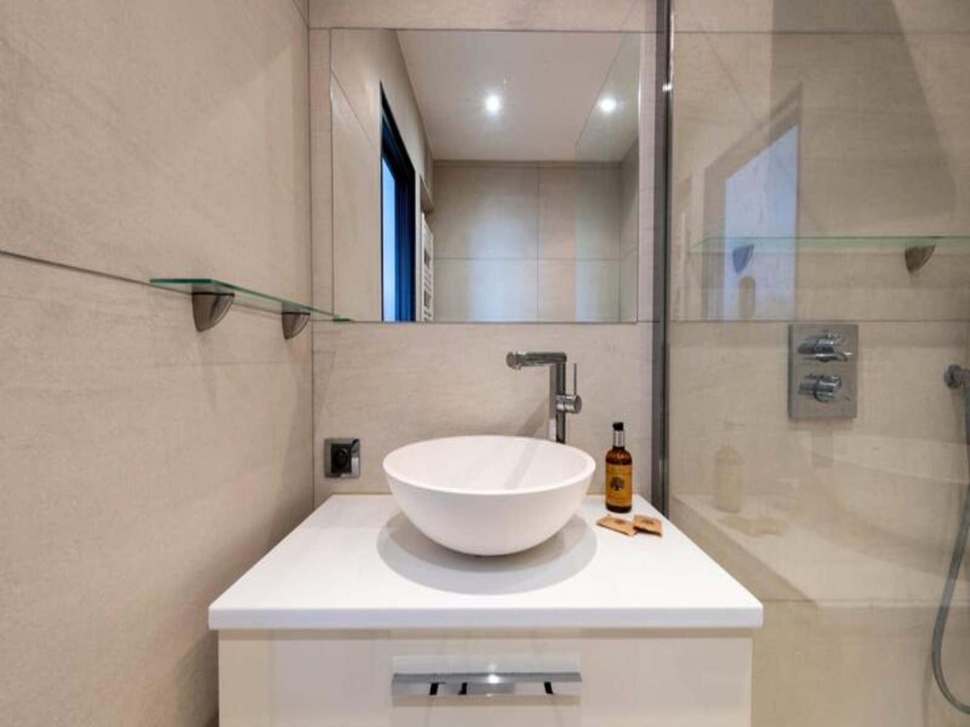 Elegant appartement met zeezicht, zwembad en privépad naar strand - foto 18