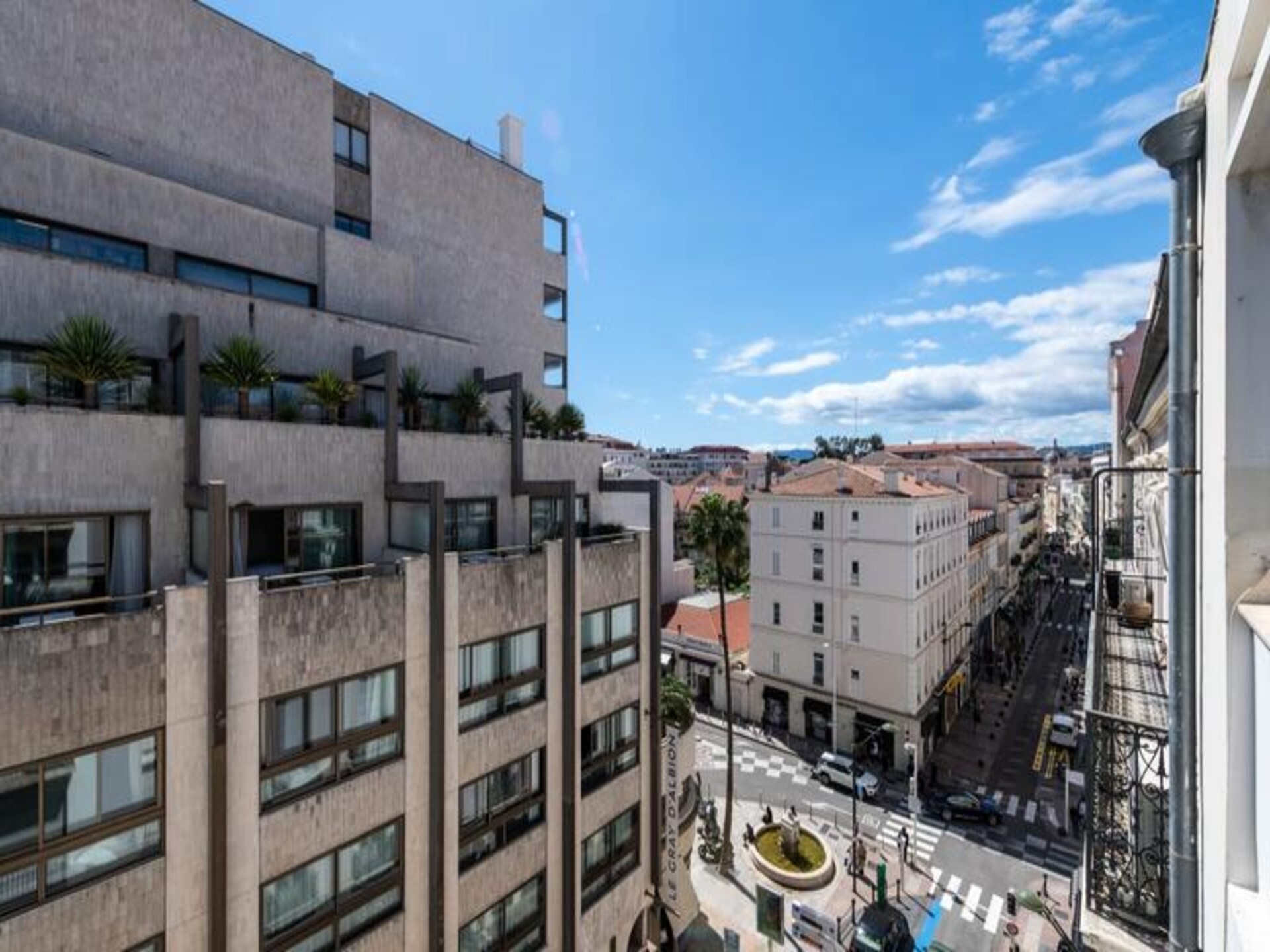 Licht appartement op de bovenste verdieping in het hart van Cannes - foto 2