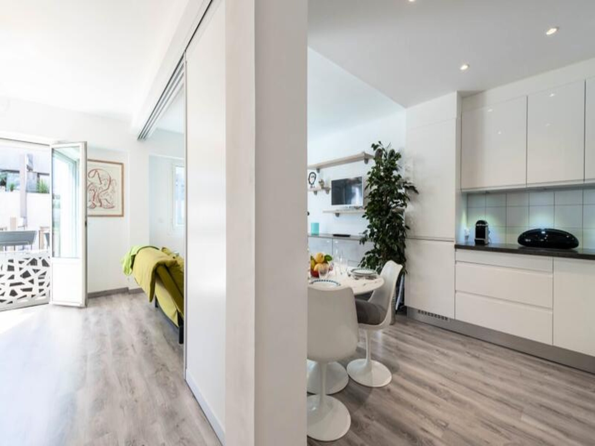 Licht appartement op de bovenste verdieping in het hart van Cannes - foto 3