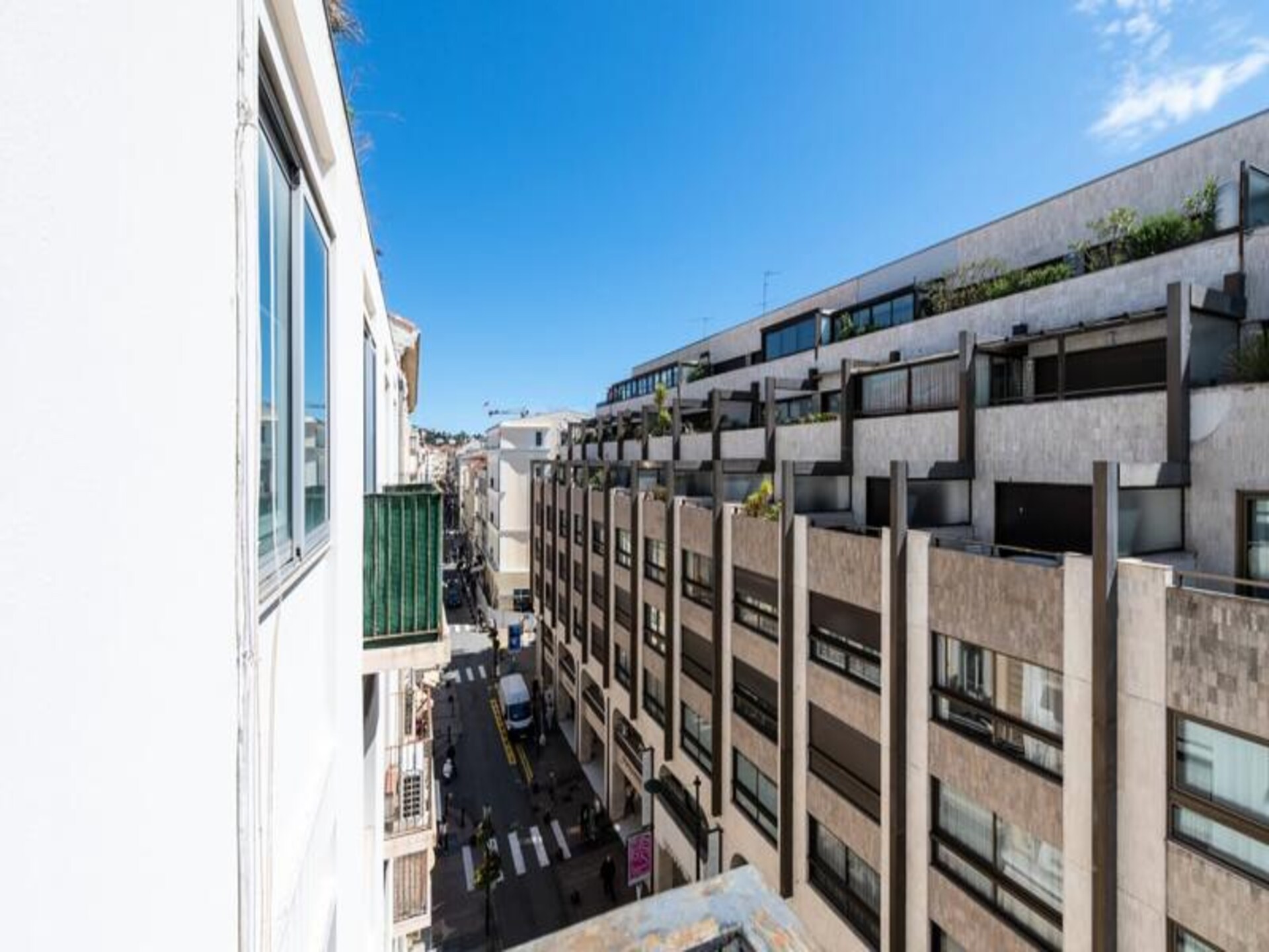 Licht appartement op de bovenste verdieping in het hart van Cannes - foto 4