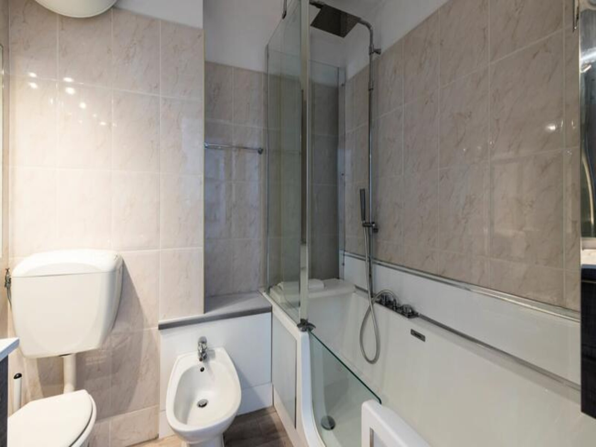 Licht appartement op de bovenste verdieping in het hart van Cannes - foto 22