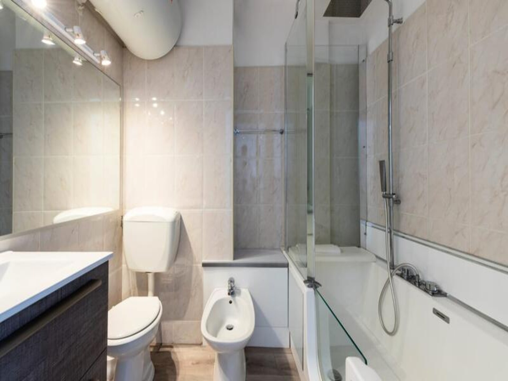 Licht appartement op de bovenste verdieping in het hart van Cannes - foto 23