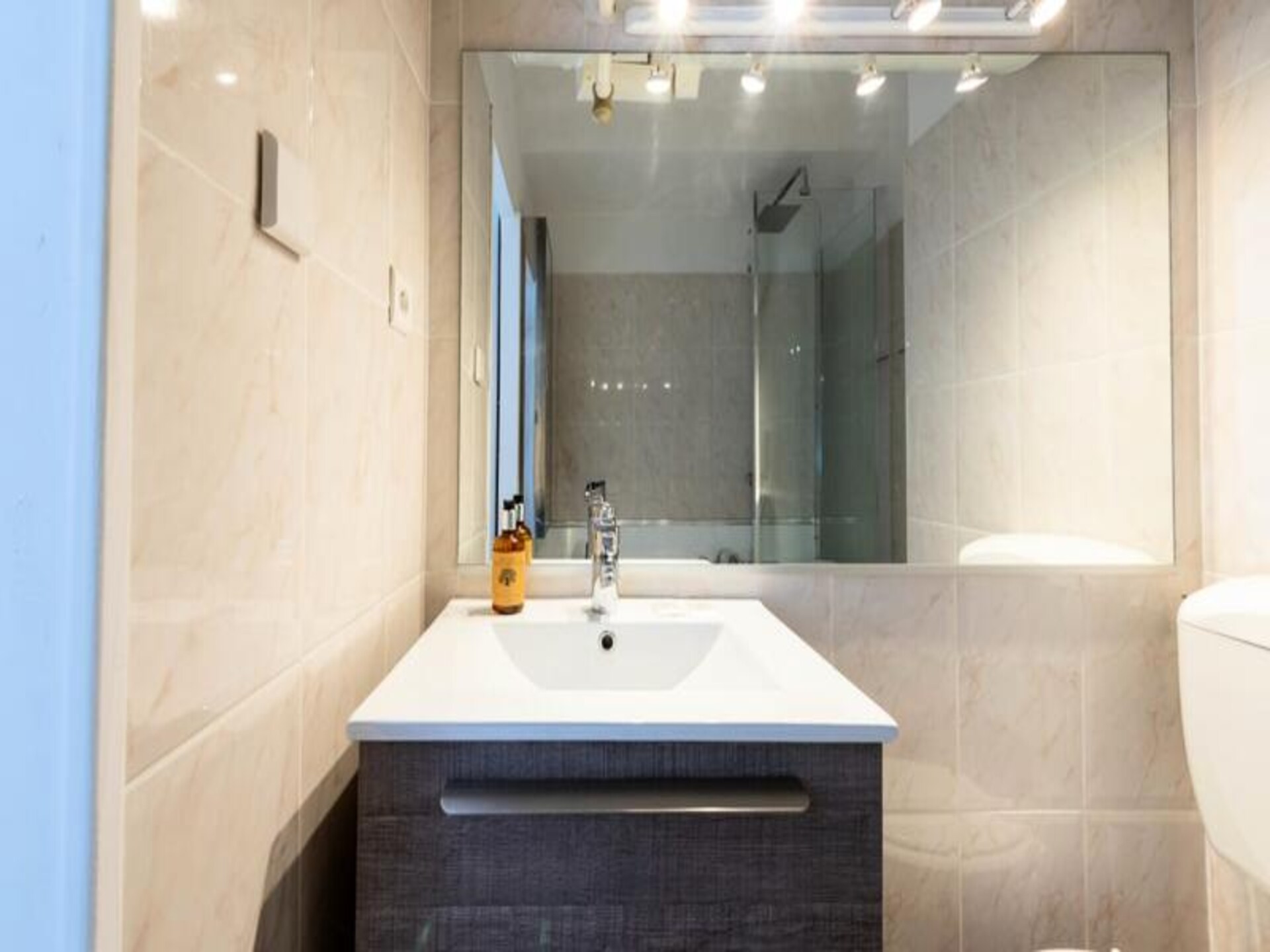 Licht appartement op de bovenste verdieping in het hart van Cannes - foto 24