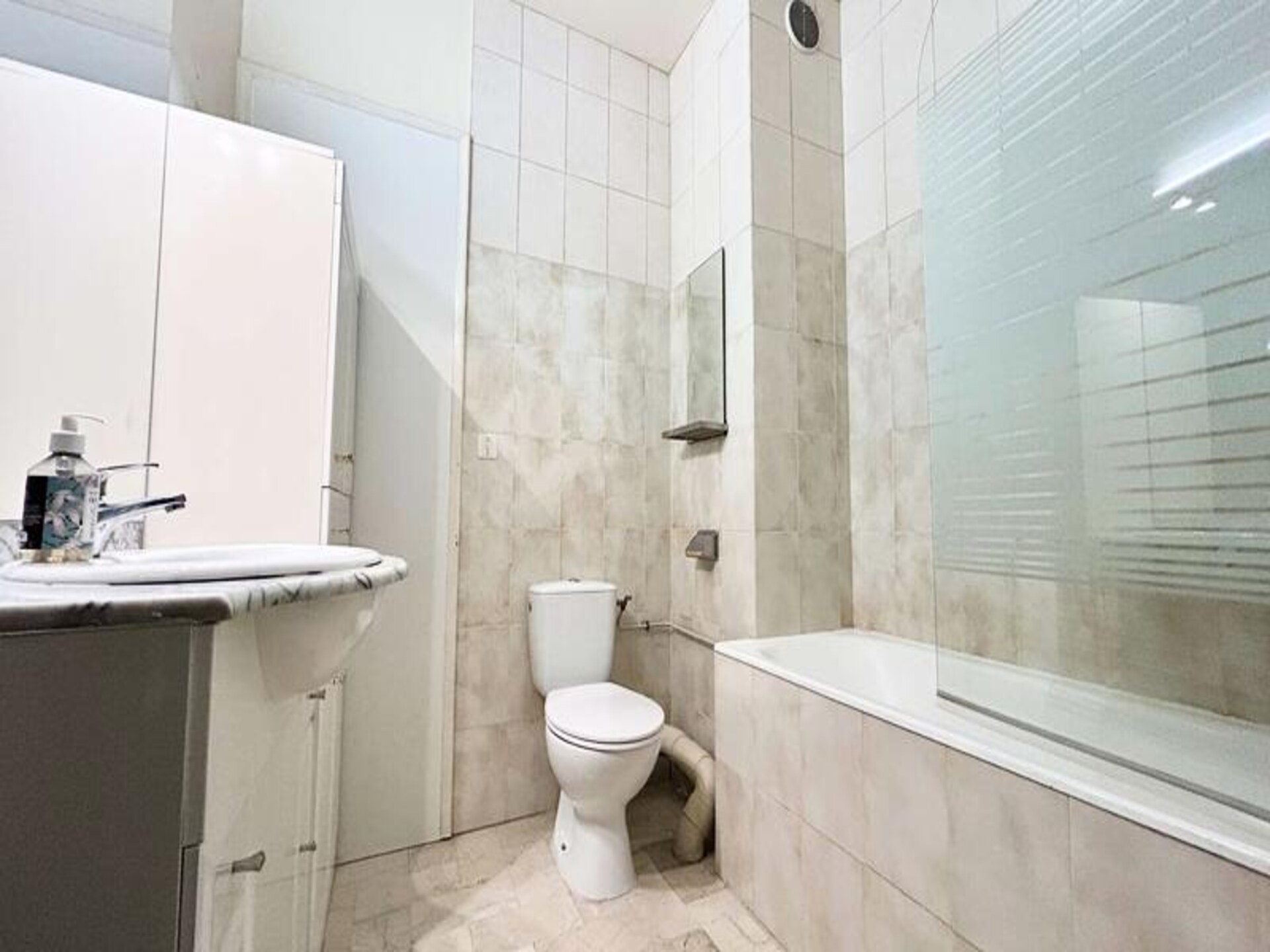 Licht appartement met groot terras aan bosrijk park in Gréoux-les-Bains - foto 4