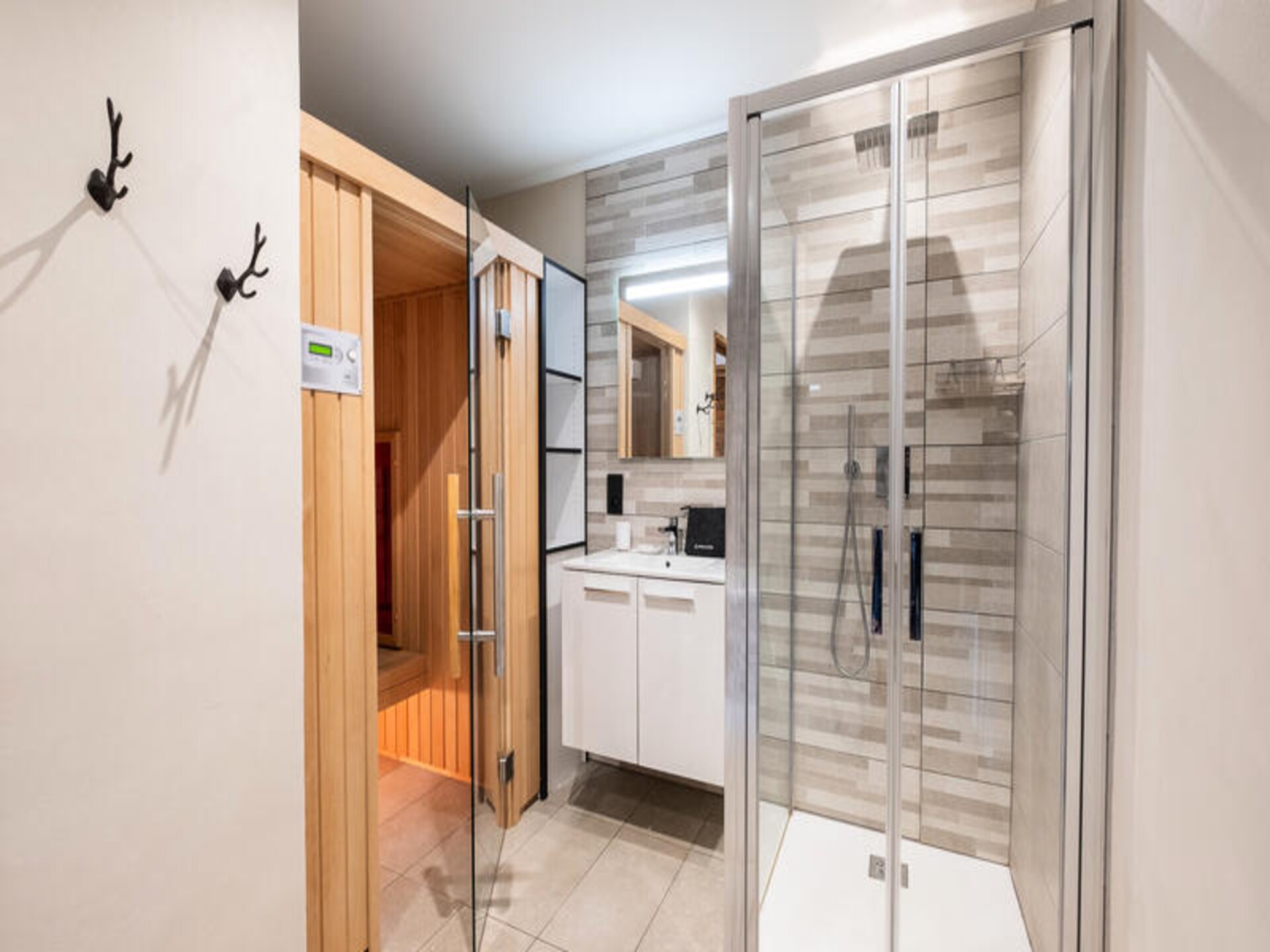 Luxe chaletappartement met sauna, jacuzzi en ski-in/ski-out in Les Saisies - foto 8