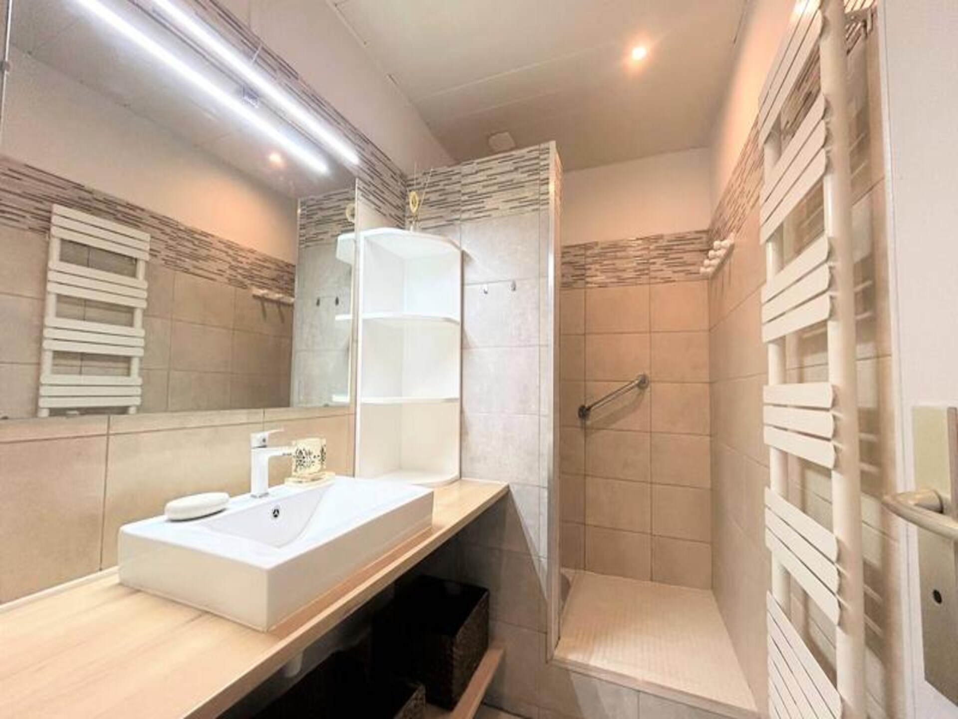 Licht appartement op de begane grond, 300m van de thermen van Gréoux-les-Bains - foto 5
