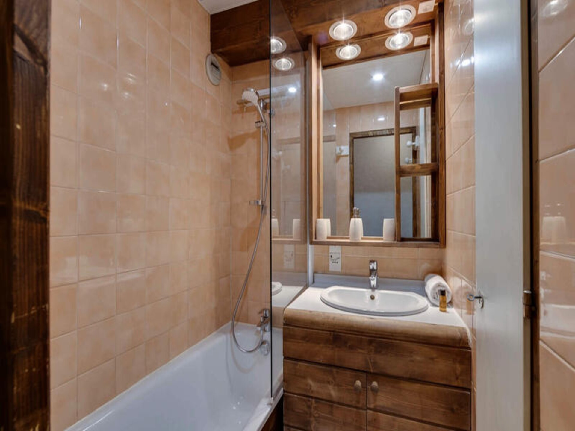 Appartement 5p met balkon op zuiden, vlakbij de piste in Val d'Isère - foto 12