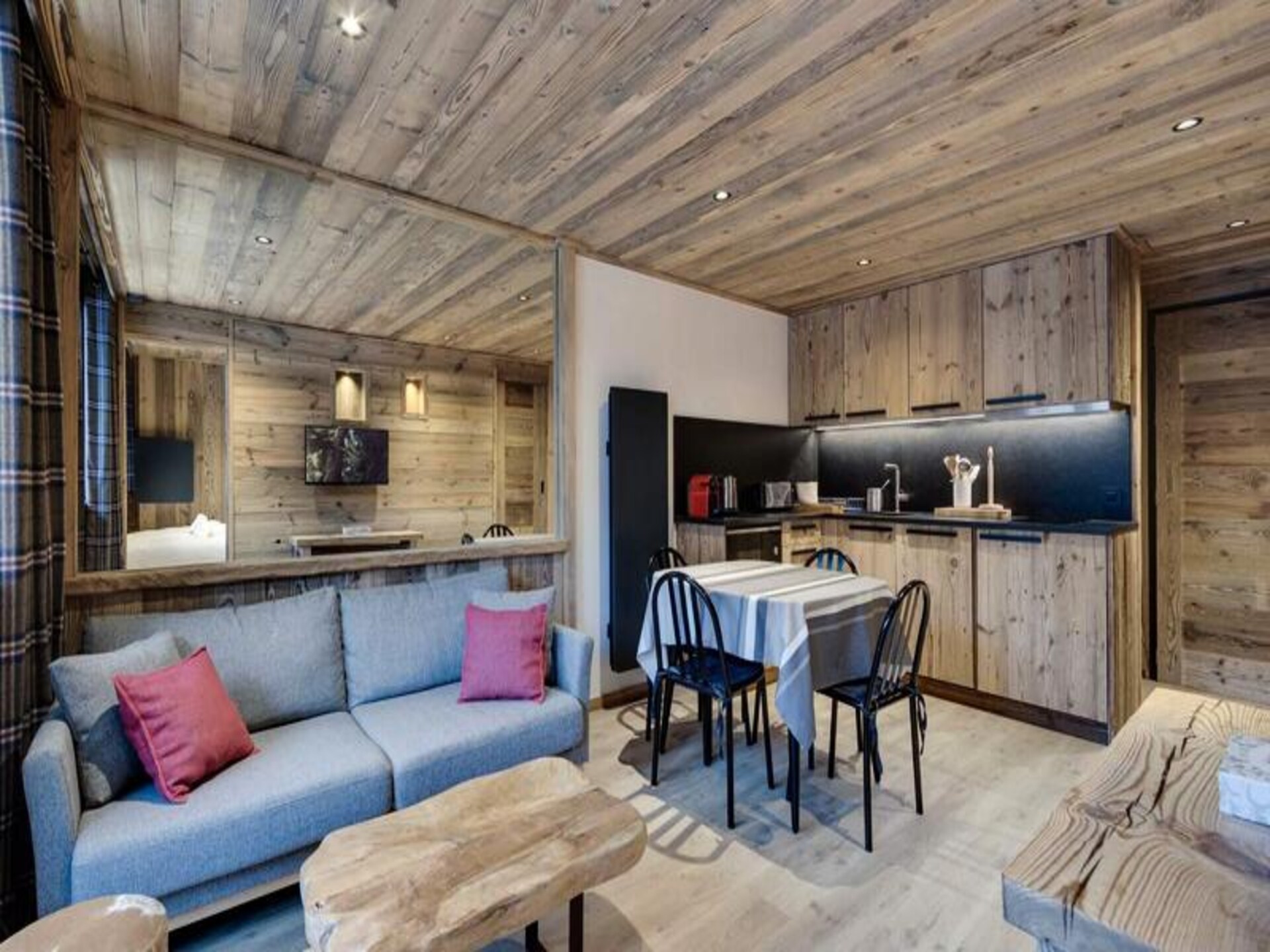 Vernieuwd appartement in Val d'Isère met balkon op het zuiden en directe piste-toegang - foto 4