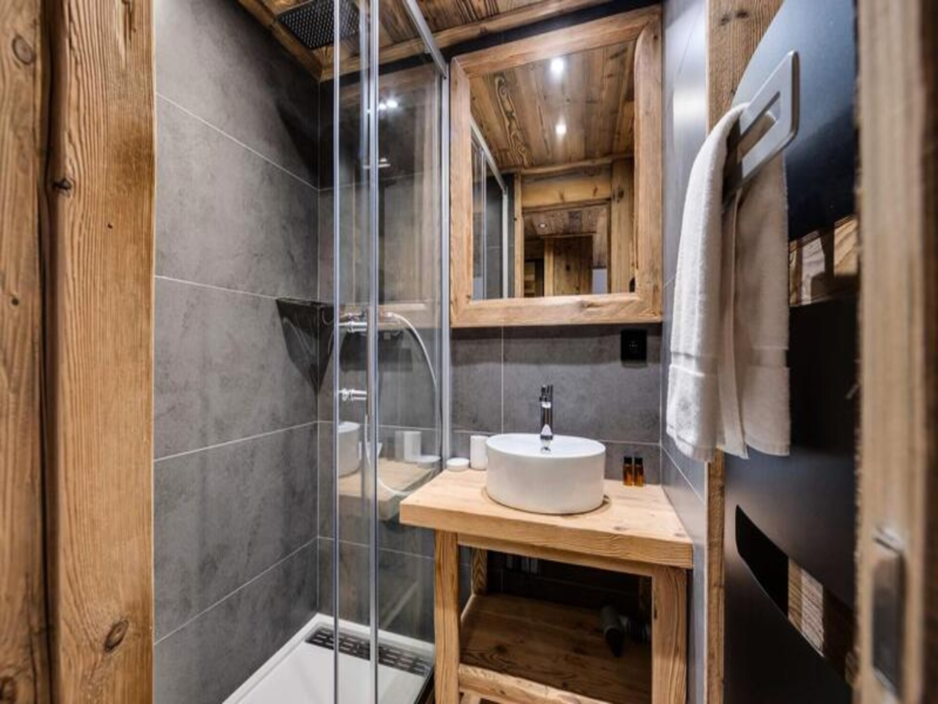 Vernieuwd appartement in Val d'Isère met balkon op het zuiden en directe piste-toegang - foto 13