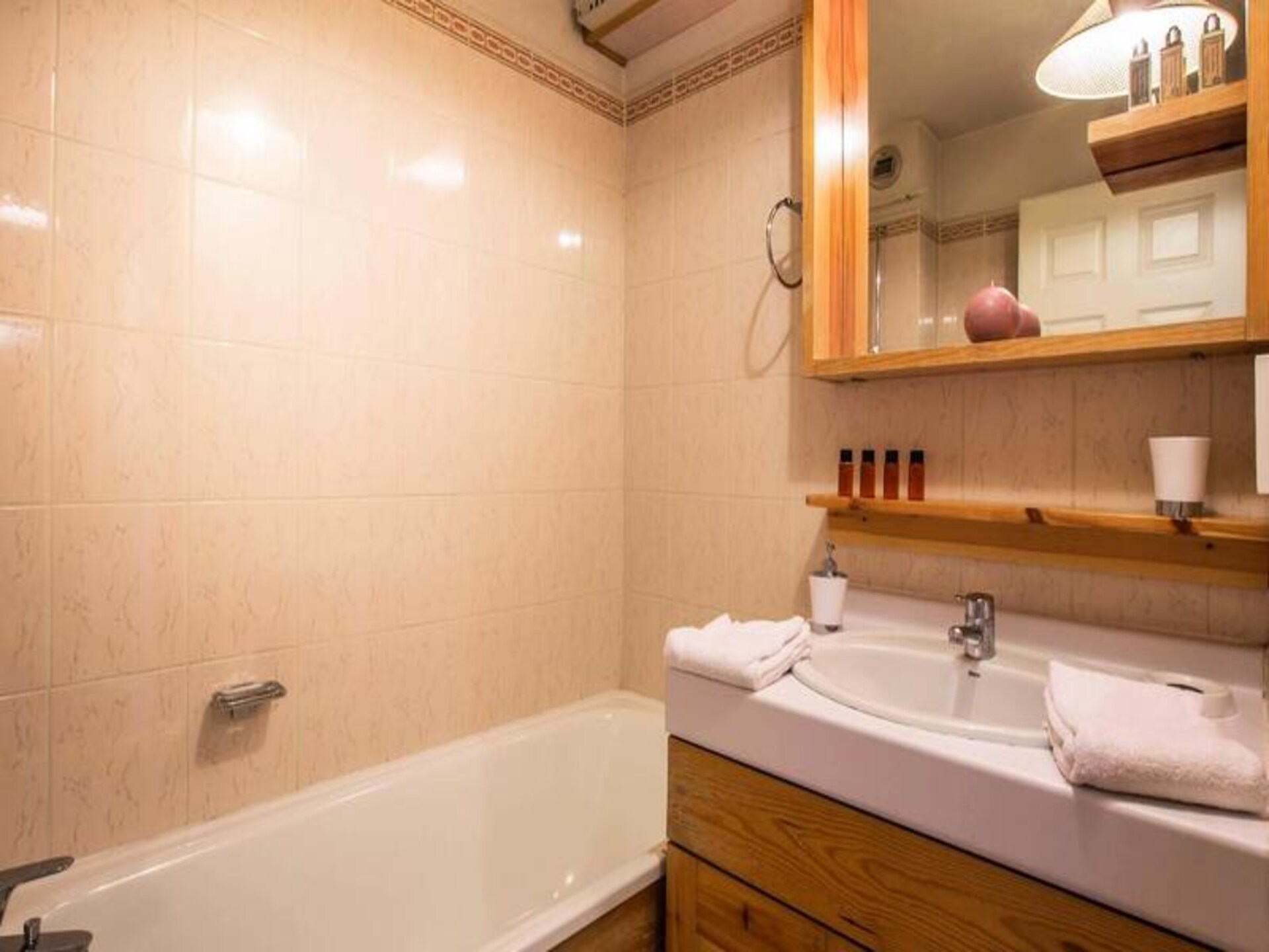 Authentiek 6-persoons appartement in Val d'Isère Village met balkon op het westen - foto 12