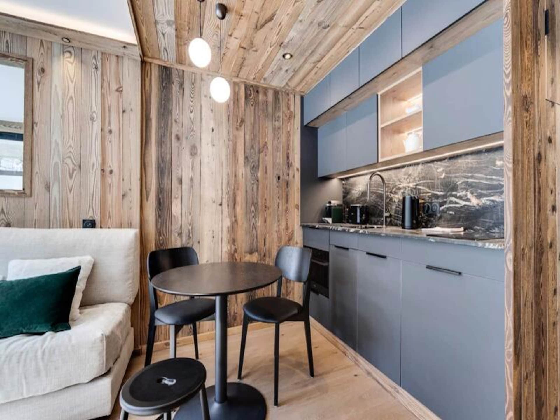Sfeervol gerenoveerd studio-appartement op de piste in Val d'Isère - foto 6