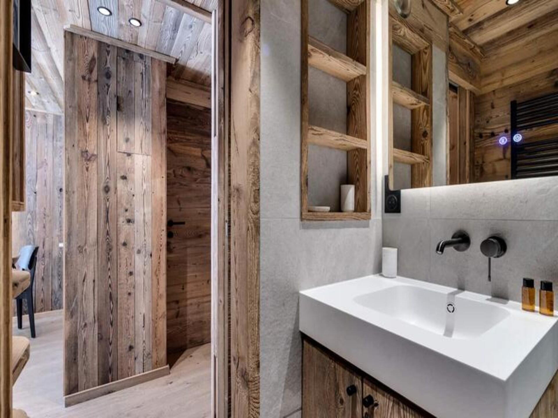 Sfeervol gerenoveerd studio-appartement op de piste in Val d'Isère - foto 10