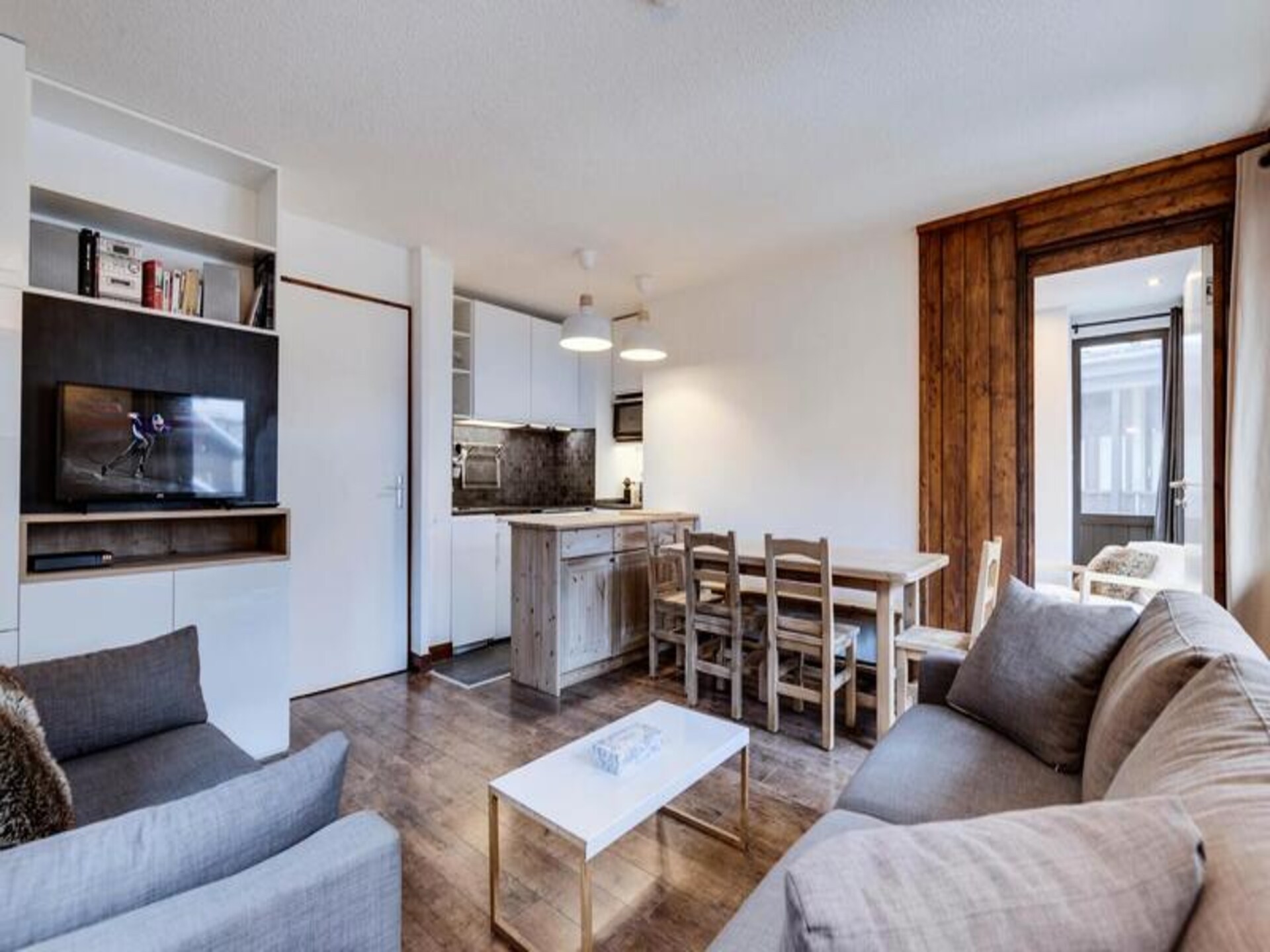 Gerenoveerd 5-persoons appartement op 50m van de piste in Val d'Isère - foto 3
