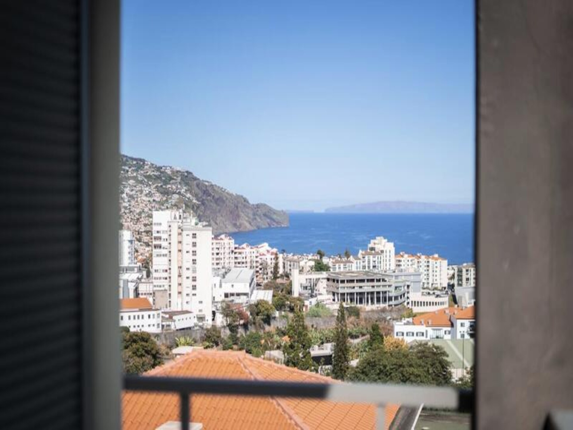 Licht appartement in Funchal met panoramisch uitzicht over de baai - foto 2