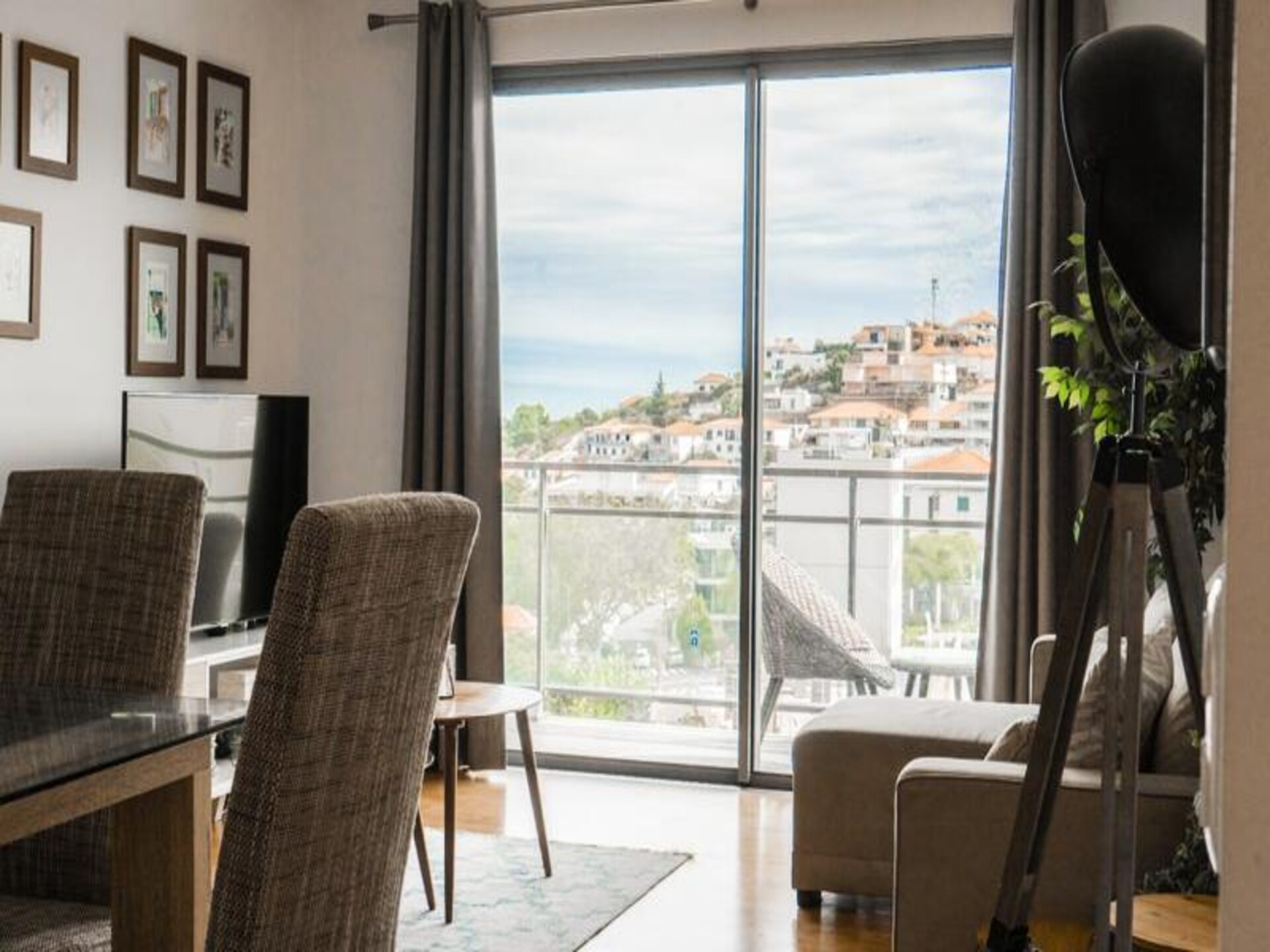 Licht appartement in Funchal met panoramisch uitzicht over de baai - foto 4