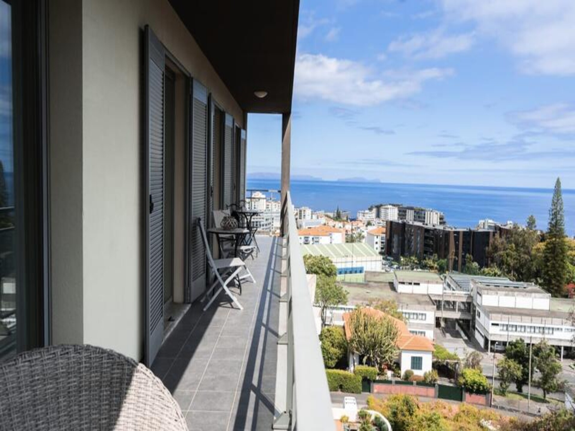 Licht appartement in Funchal met panoramisch uitzicht over de baai - foto 5